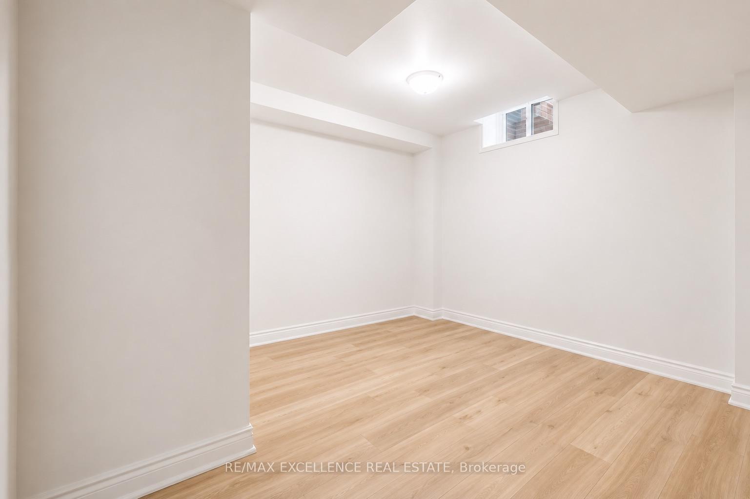 Photo 35 of 21 Castle Mountain Drive, Brampton, Sandringham-Wellington — HOMEH