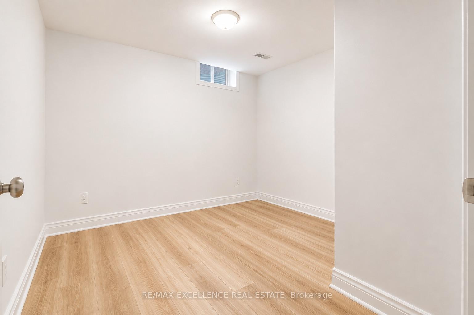 Photo 37 of 21 Castle Mountain Drive, Brampton, Sandringham-Wellington — HOMEH