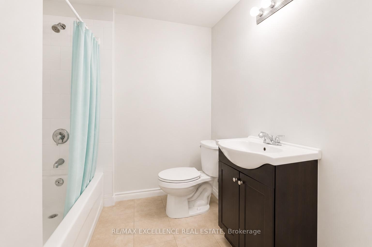 Photo 38 of 21 Castle Mountain Drive, Brampton, Sandringham-Wellington — HOMEH
