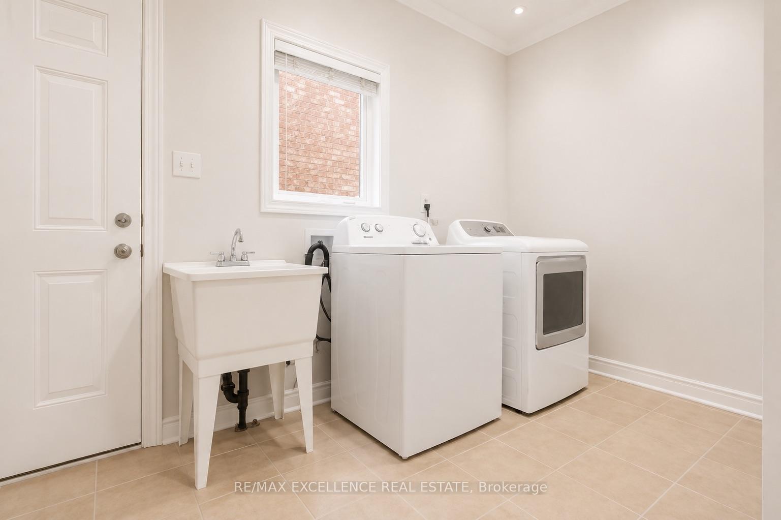 Photo 39 of 21 Castle Mountain Drive, Brampton, Sandringham-Wellington — HOMEH