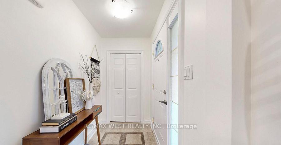 Photo 3 of 194 Sewell Drive, Oakville, College Park — HOMEH