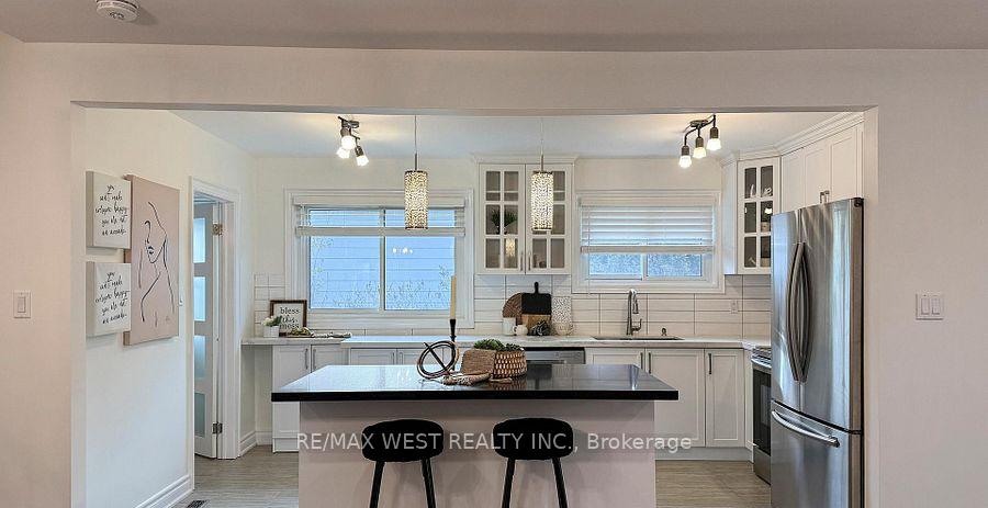 Photo 8 of 194 Sewell Drive, Oakville, College Park — HOMEH