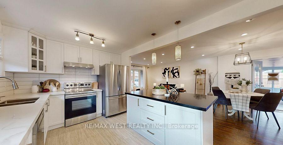 Photo 10 of 194 Sewell Drive, Oakville, College Park — HOMEH