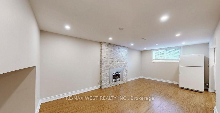 Photo 19 of 194 Sewell Drive, Oakville, College Park — HOMEH