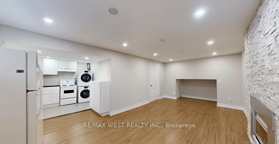 Photo 20 of 194 Sewell Drive, Oakville, College Park — HOMEH