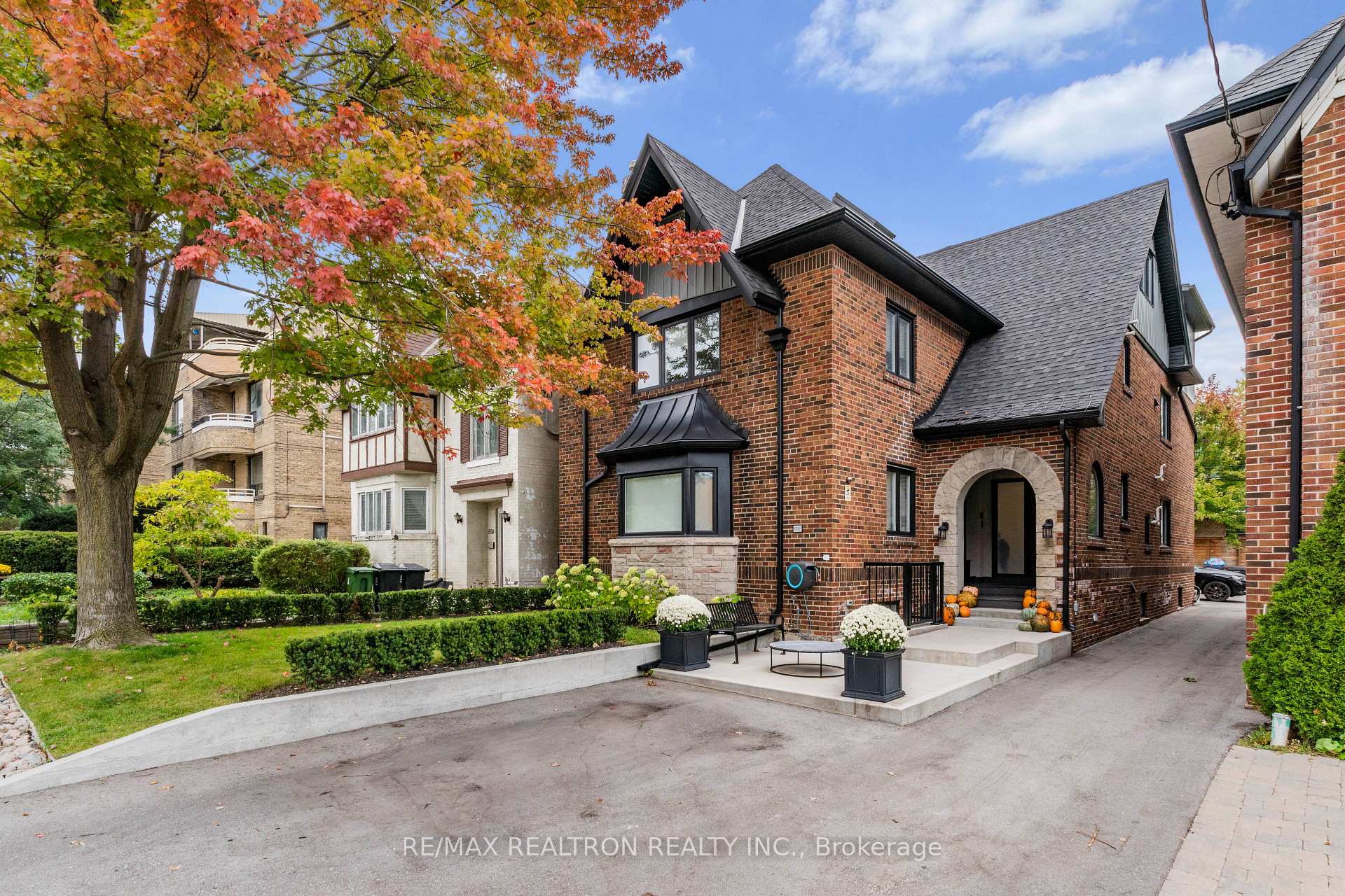 Photo 2 of Unit 1, 887 Avenue Road, Toronto, Yonge-Eglinton — HOMEH