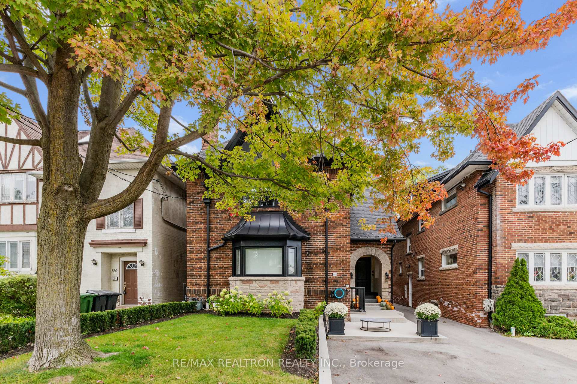 Photo 3 of Unit 1, 887 Avenue Road, Toronto, Yonge-Eglinton — HOMEH