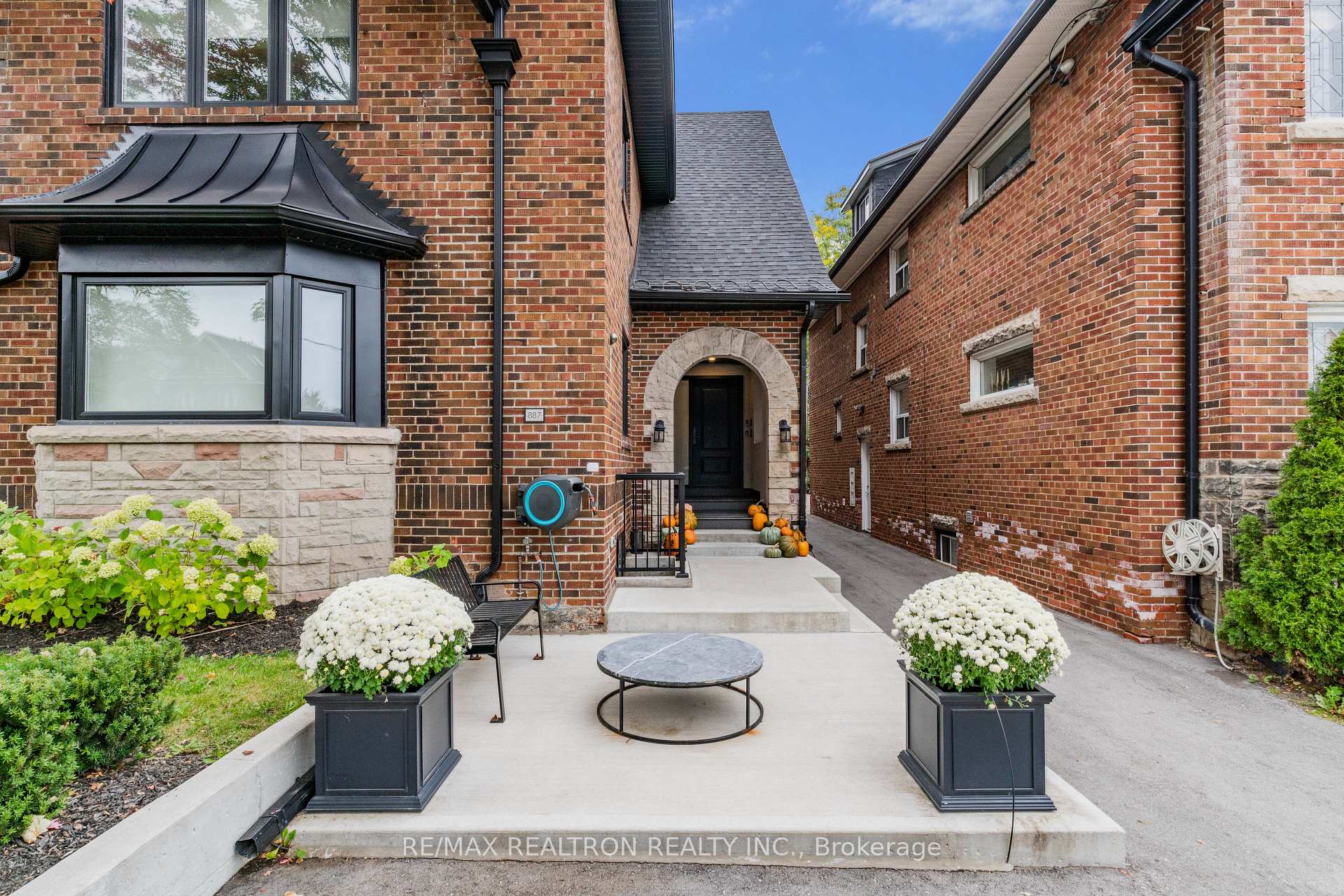 Photo 4 of Unit 1, 887 Avenue Road, Toronto, Yonge-Eglinton — HOMEH