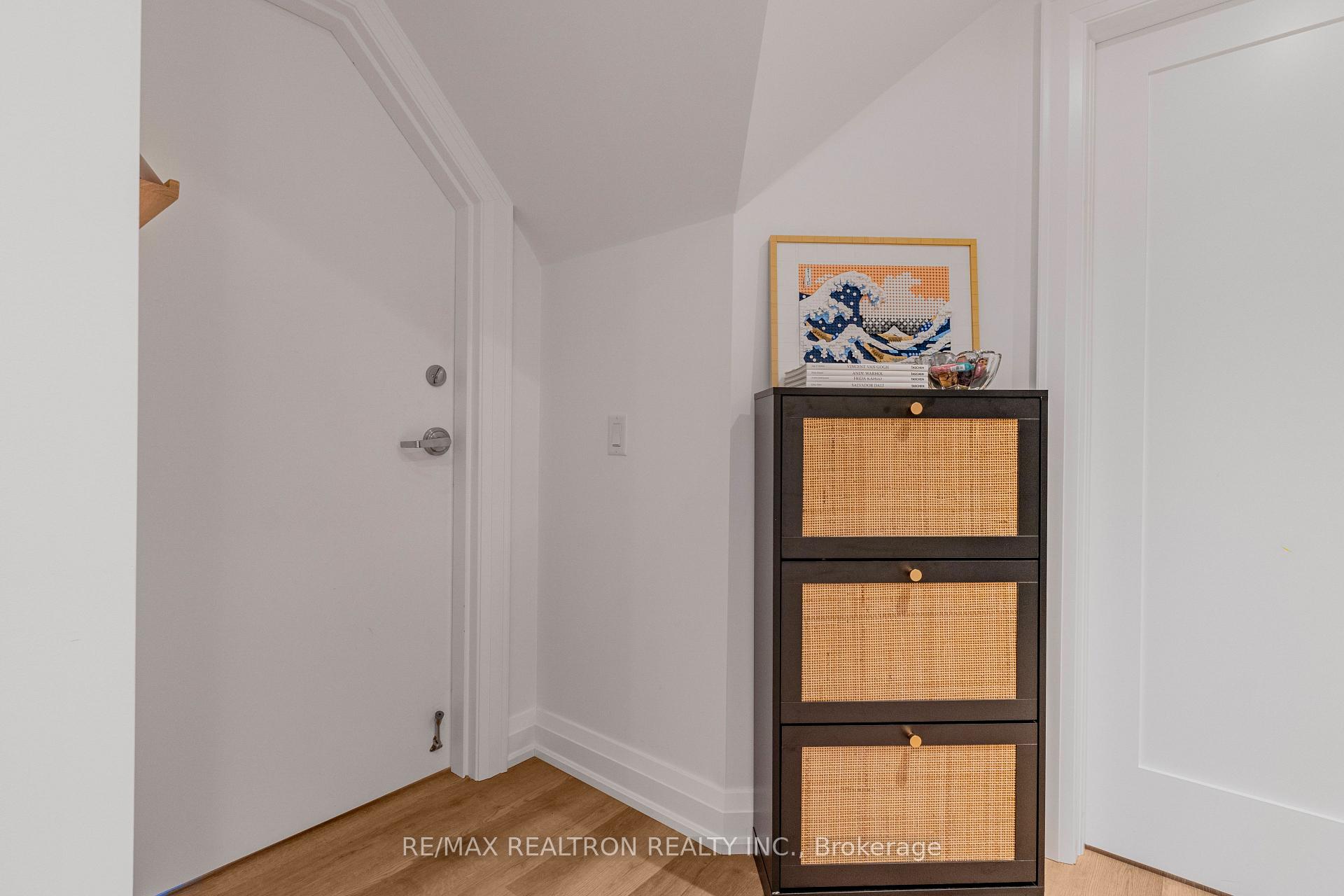 Photo 5 of Unit 1, 887 Avenue Road, Toronto, Yonge-Eglinton — HOMEH