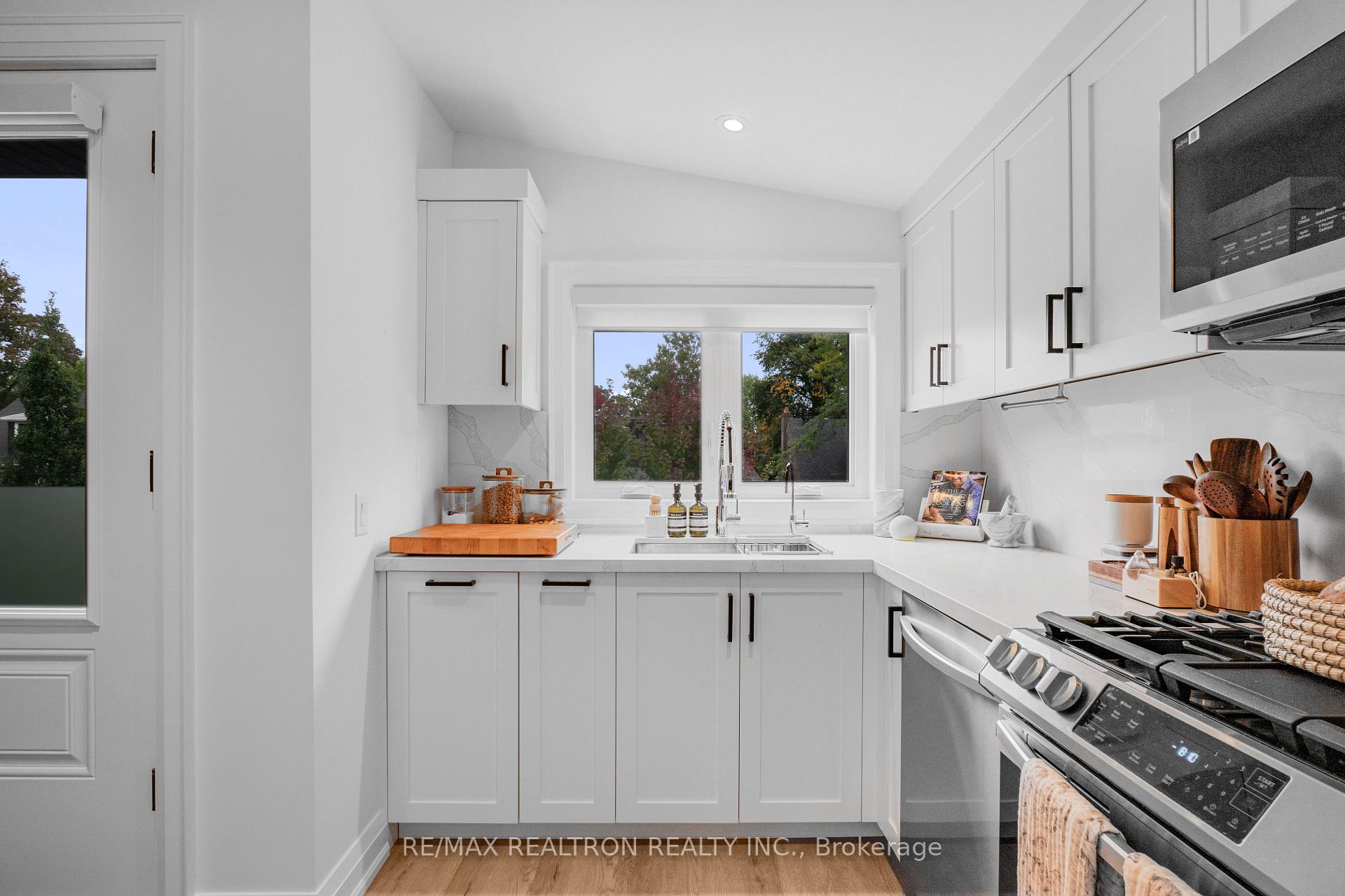 Photo 14 of Unit 1, 887 Avenue Road, Toronto, Yonge-Eglinton — HOMEH