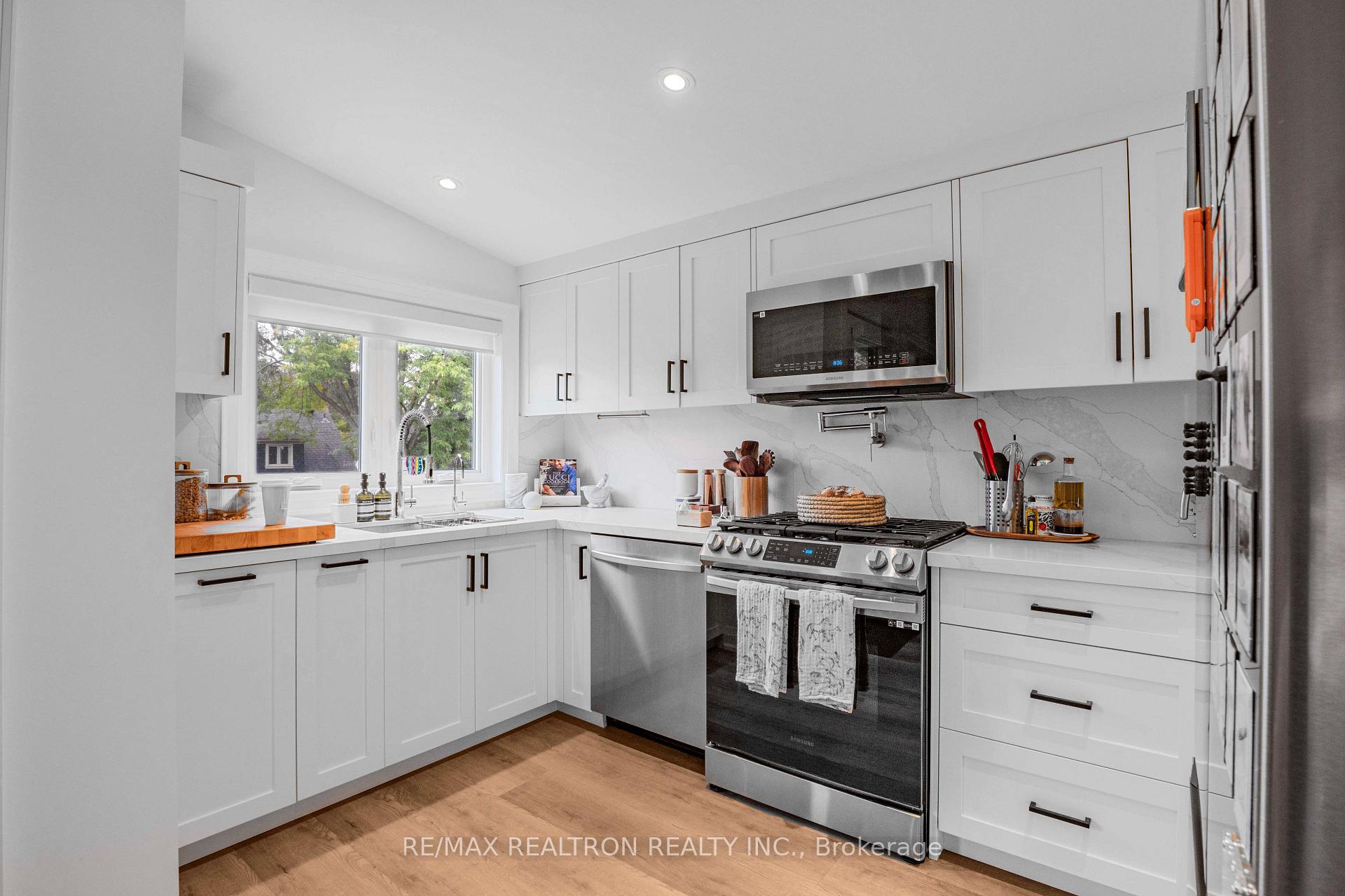 Photo 15 of Unit 1, 887 Avenue Road, Toronto, Yonge-Eglinton — HOMEH