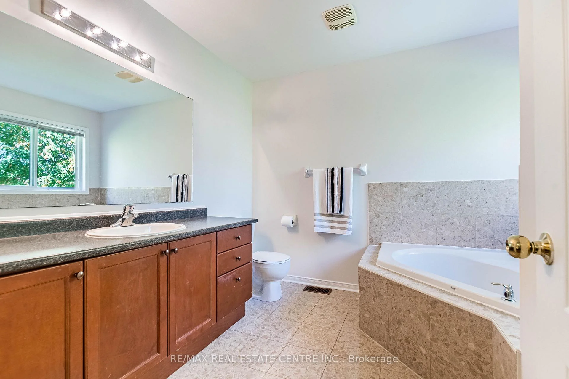 Photo 72 of Unit 47, 6035 Bidwell Trail, Mississauga, East Credit — HOMEH