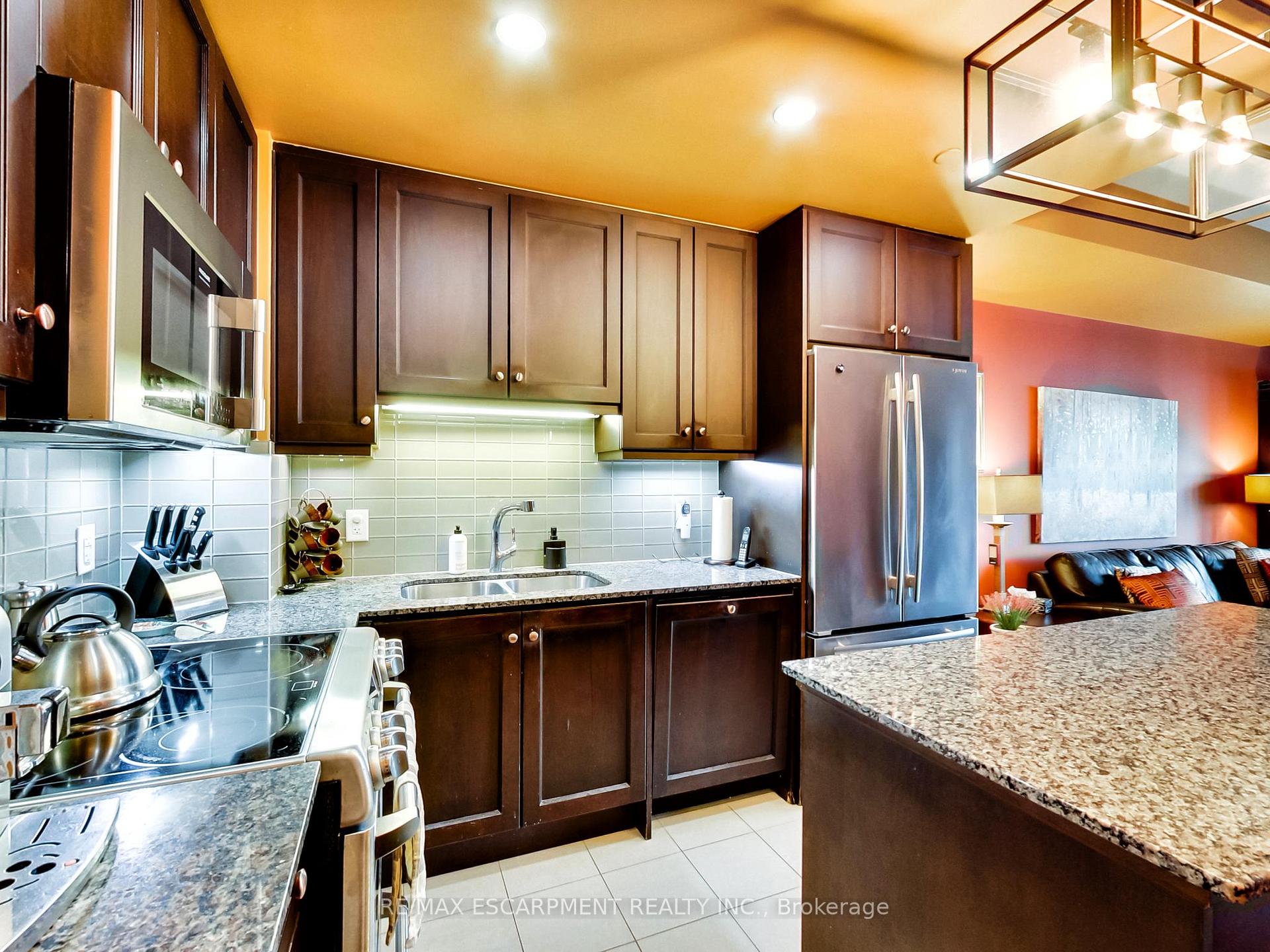 Photo 12 of Unit 306, 11 Bronte Road, Oakville, Bronte — HOMEH