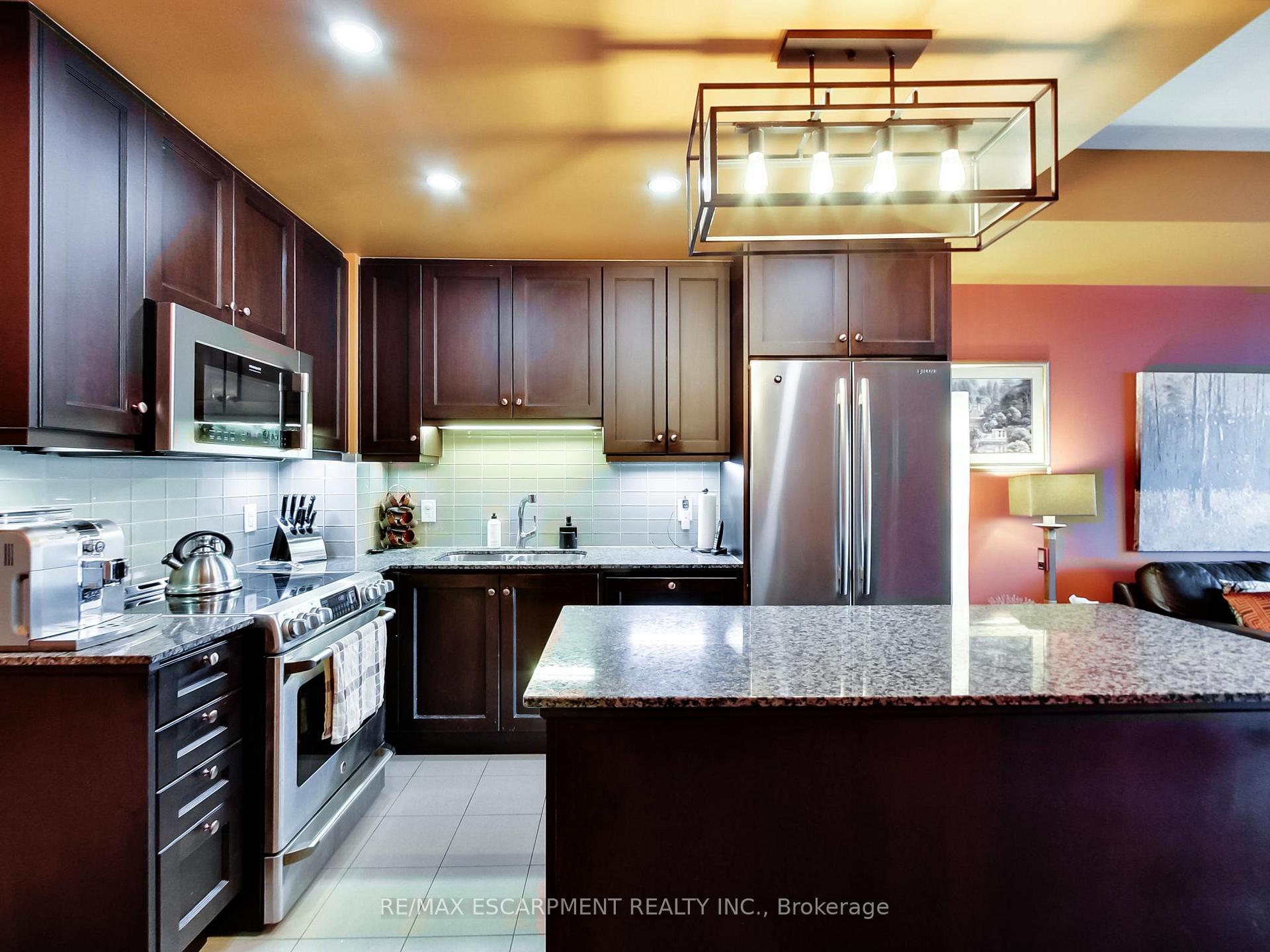 Photo 13 of Unit 306, 11 Bronte Road, Oakville, Bronte — HOMEH