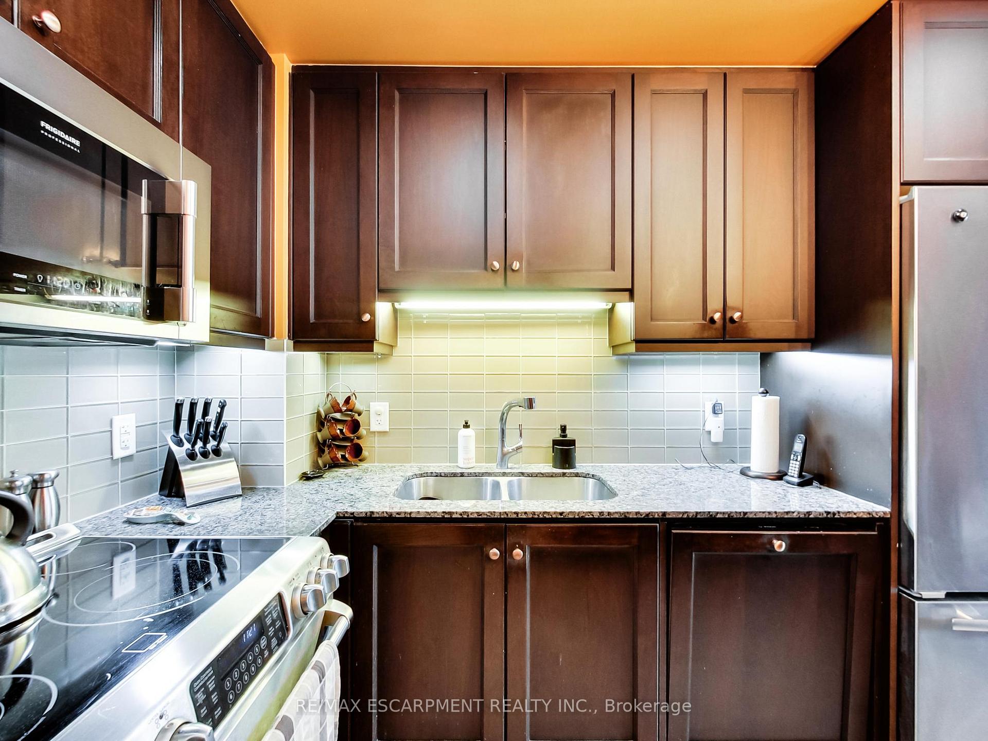 Photo 14 of Unit 306, 11 Bronte Road, Oakville, Bronte — HOMEH