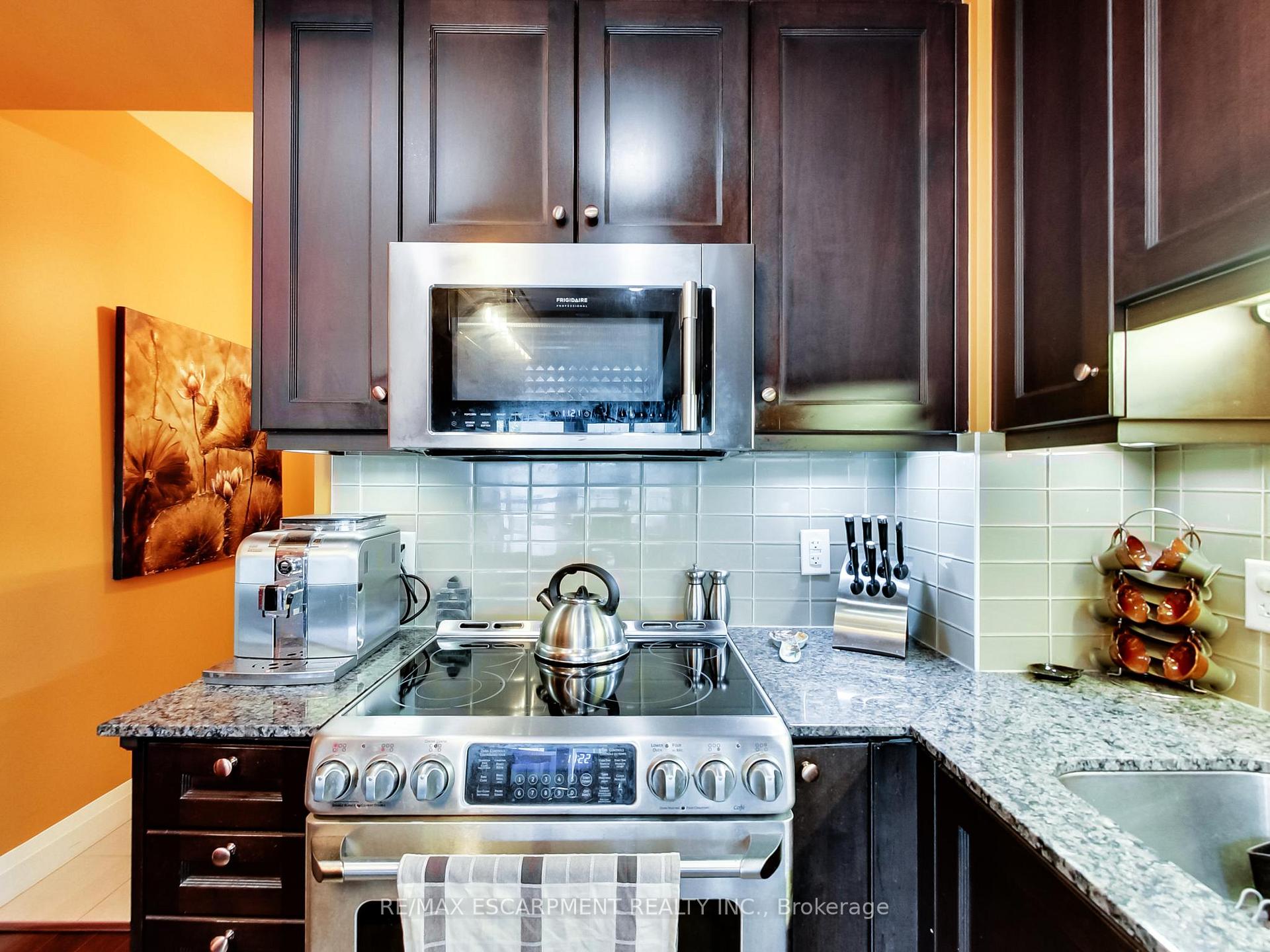 Photo 15 of Unit 306, 11 Bronte Road, Oakville, Bronte — HOMEH