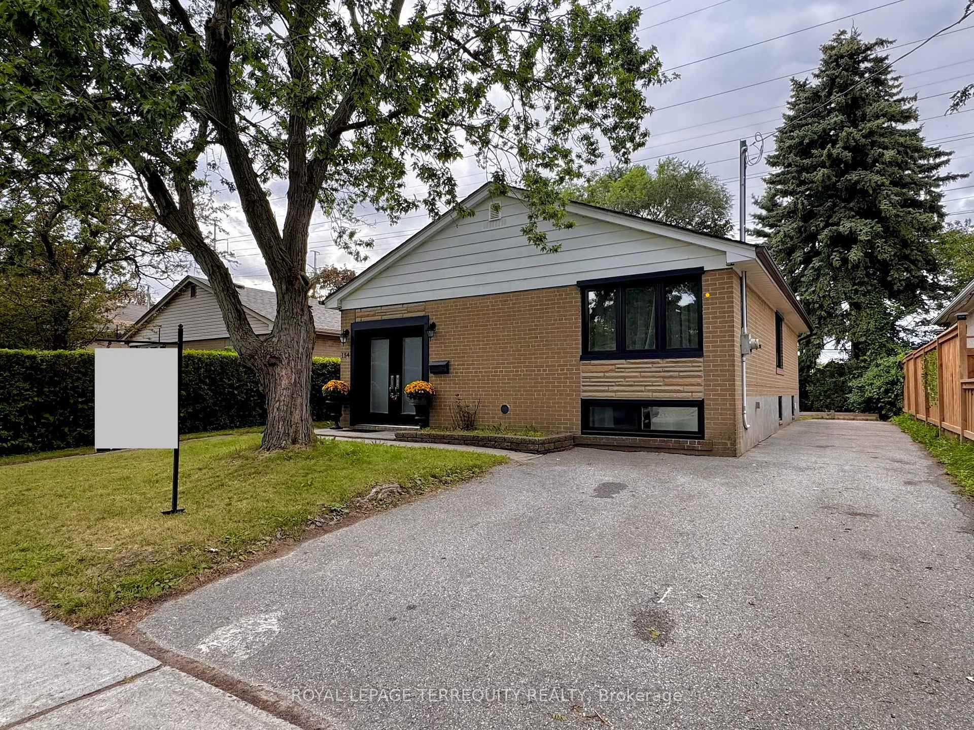 Photo 2 of 154 Sedgemount Drive, Scarborough, Woburn — HOMEH