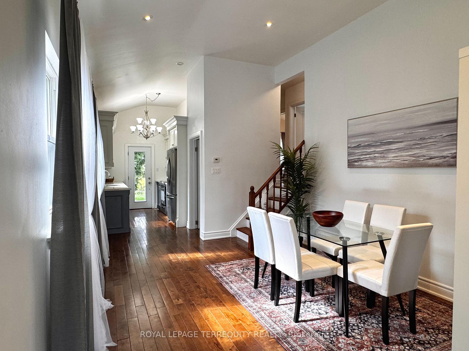 Photo 5 of 154 Sedgemount Drive, Scarborough, Woburn — HOMEH