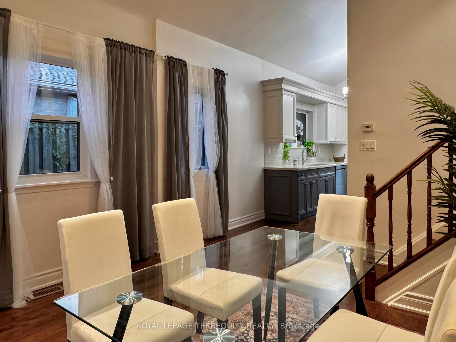 Photo 6 of 154 Sedgemount Drive, Scarborough, Woburn — HOMEH