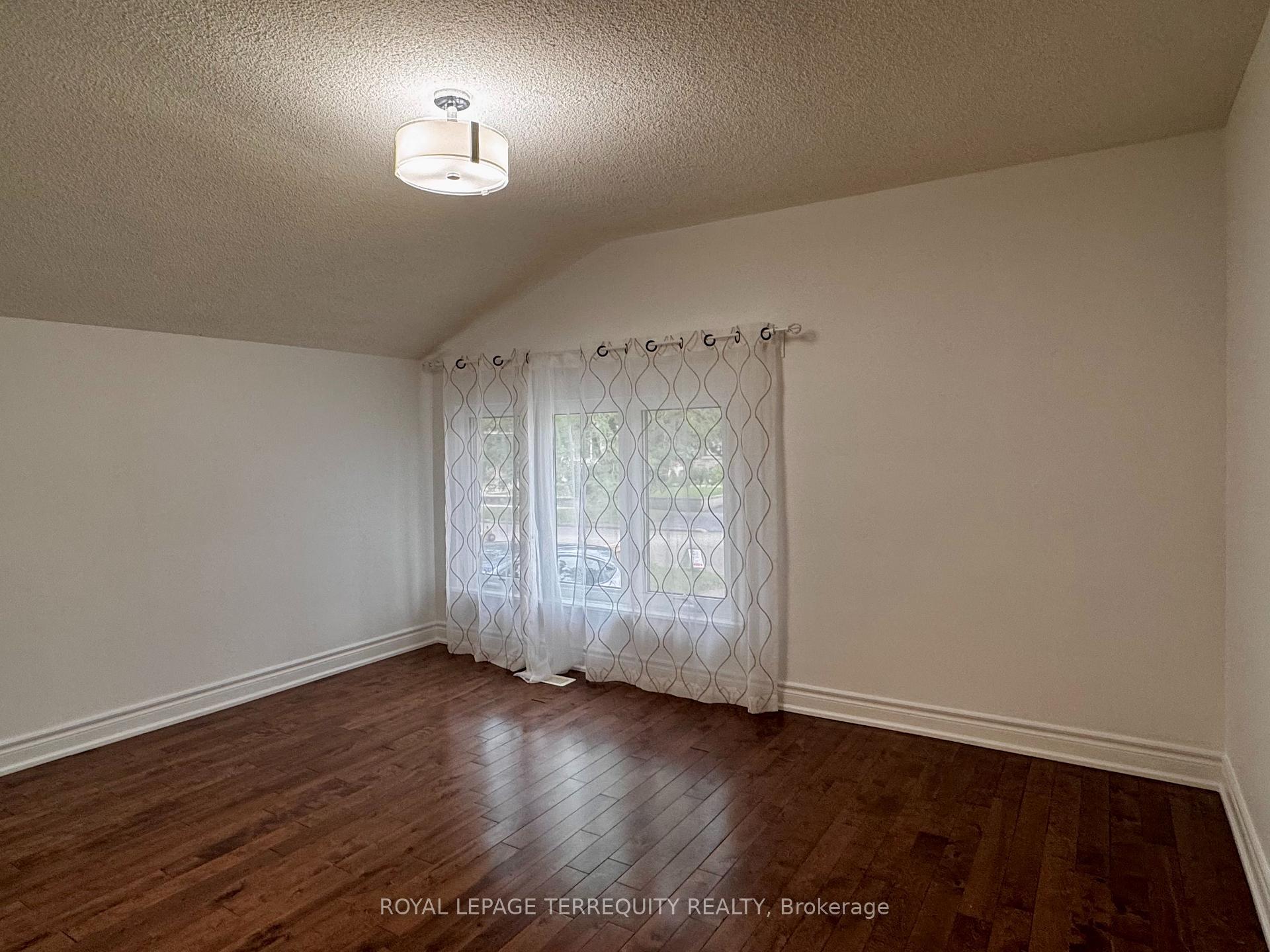 Photo 11 of 154 Sedgemount Drive, Scarborough, Woburn — HOMEH