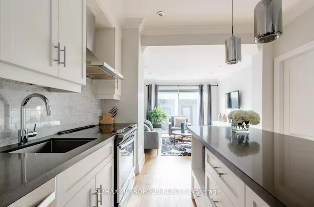 Photo 13 of Unit Main Floor, 72 Grace Street, Toronto, Trinity-Bellwoods — HOMEH