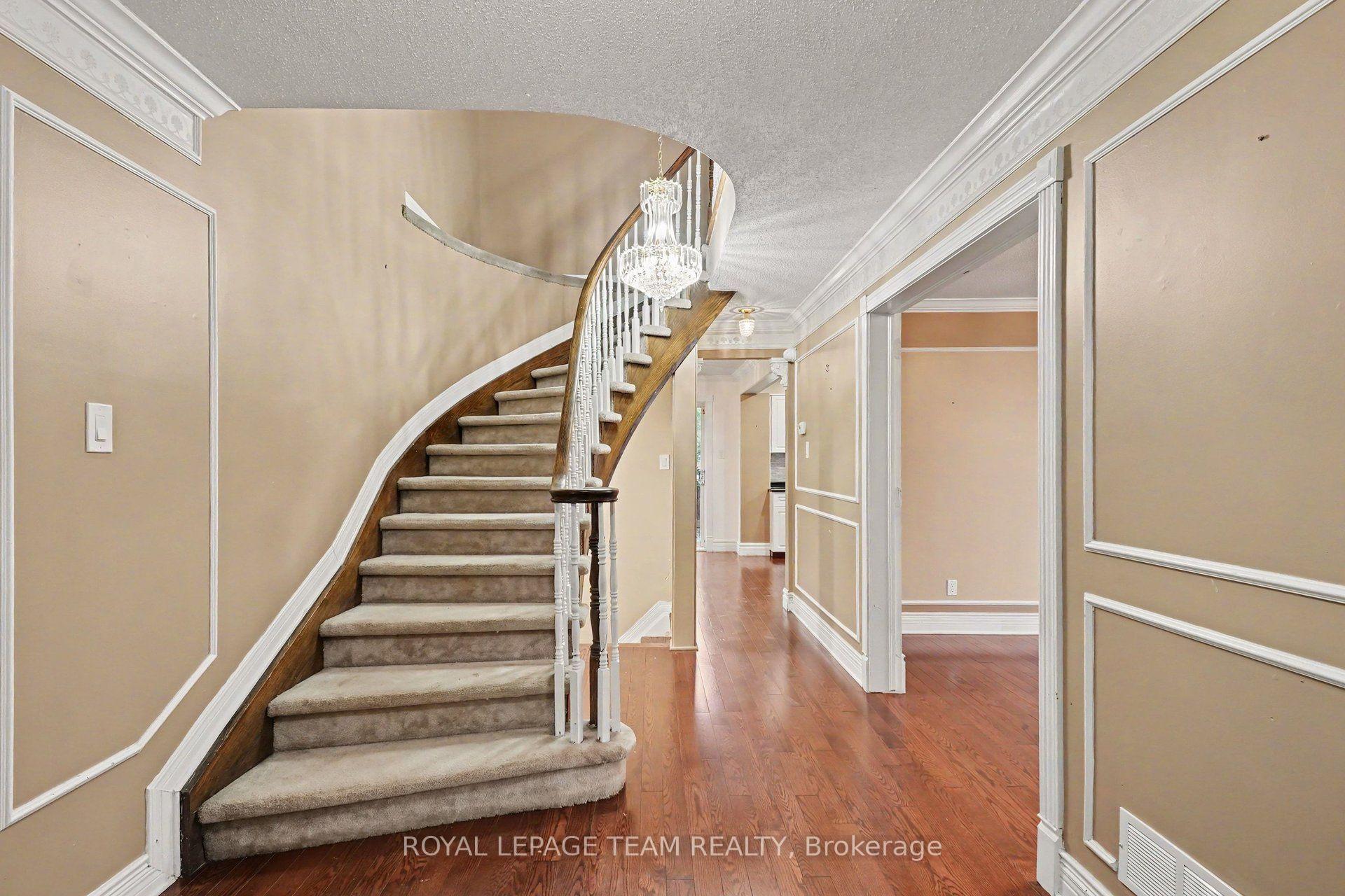 Photo 4 of 160 Sai Crescent, Ottawa, Hunt Club Park — HOMEH
