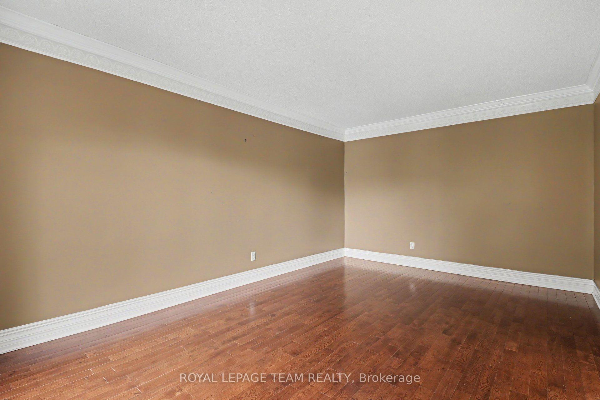 Photo 8 of 160 Sai Crescent, Ottawa, Hunt Club Park — HOMEH