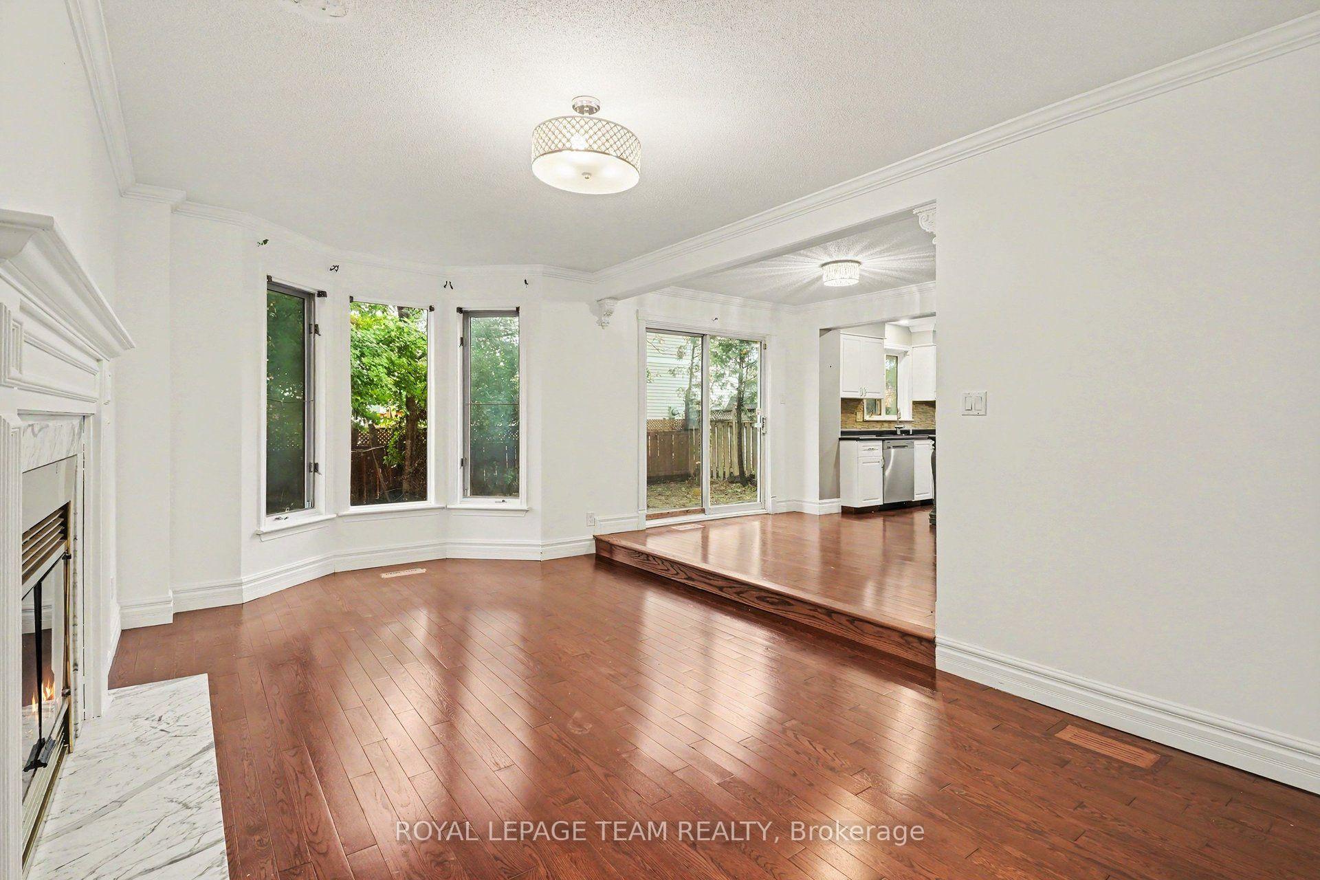 Photo 10 of 160 Sai Crescent, Ottawa, Hunt Club Park — HOMEH