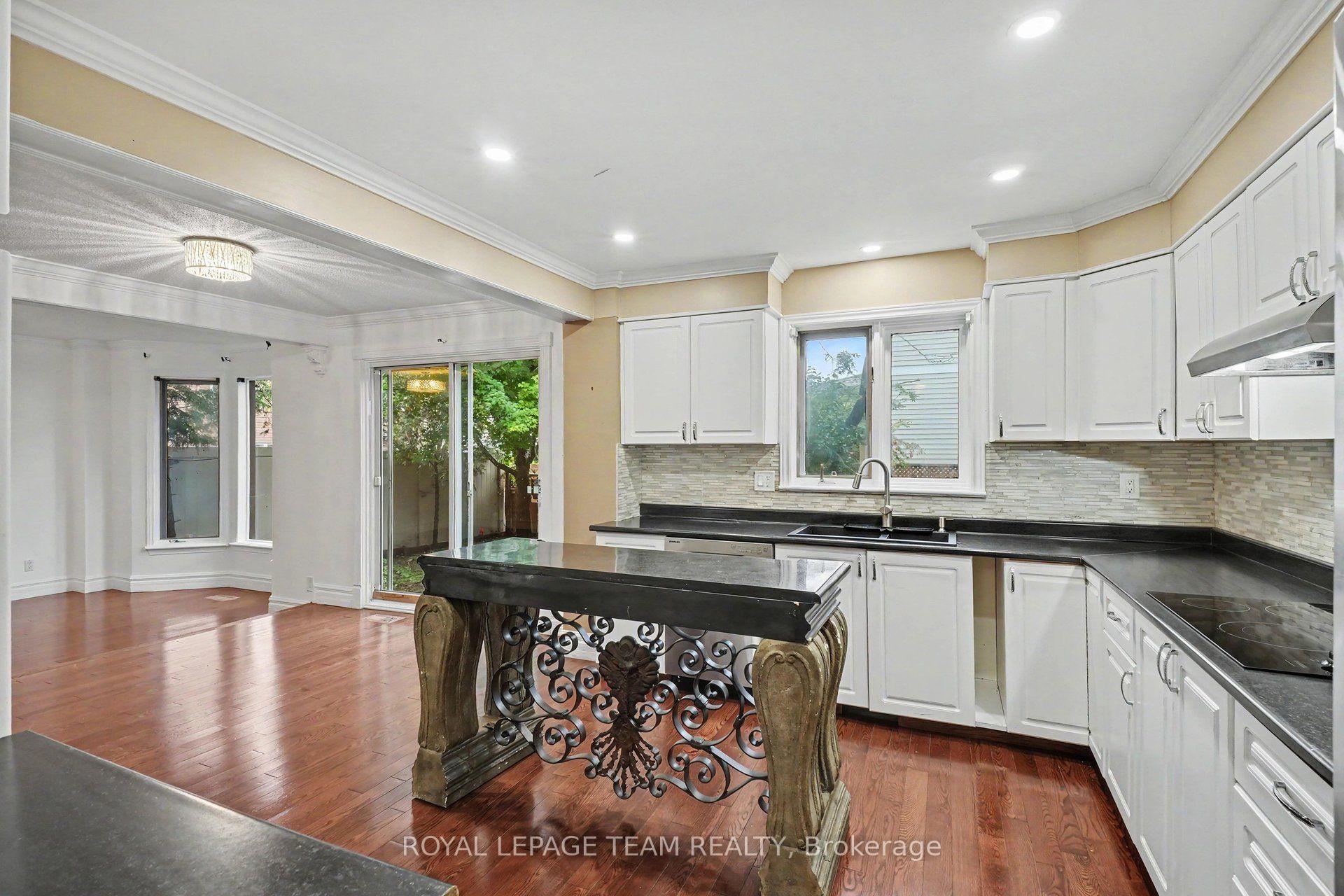 Photo 12 of 160 Sai Crescent, Ottawa, Hunt Club Park — HOMEH
