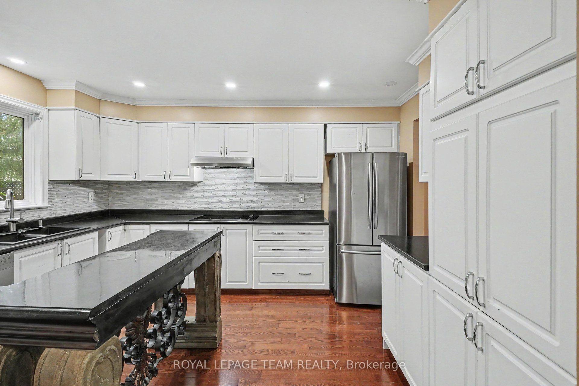 Photo 13 of 160 Sai Crescent, Ottawa, Hunt Club Park — HOMEH