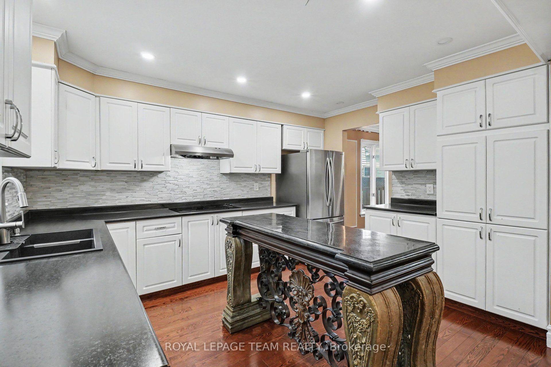 Photo 14 of 160 Sai Crescent, Ottawa, Hunt Club Park — HOMEH