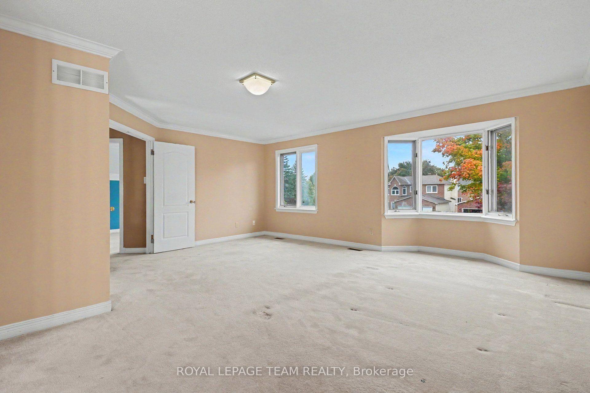 Photo 17 of 160 Sai Crescent, Ottawa, Hunt Club Park — HOMEH