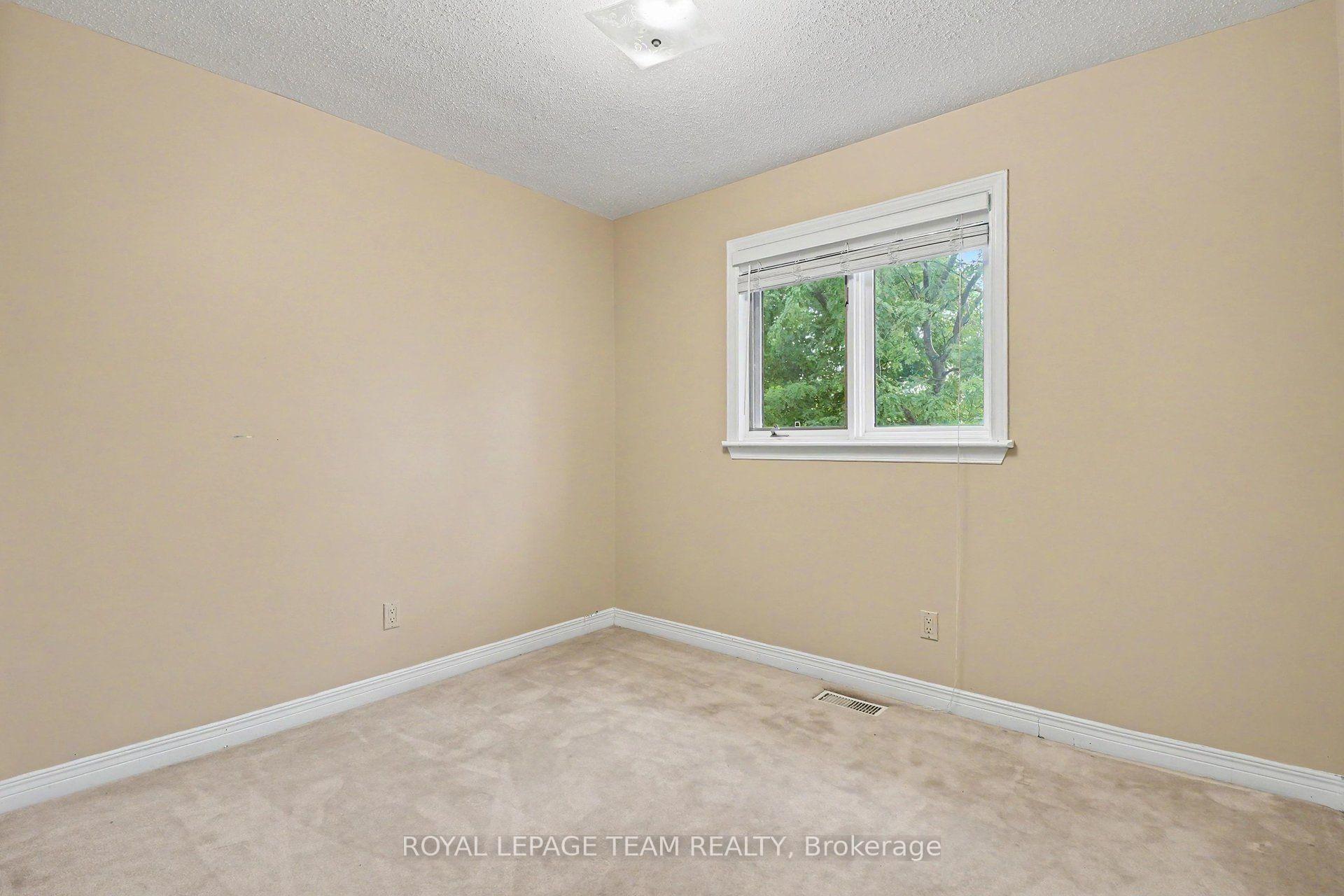 Photo 23 of 160 Sai Crescent, Ottawa, Hunt Club Park — HOMEH