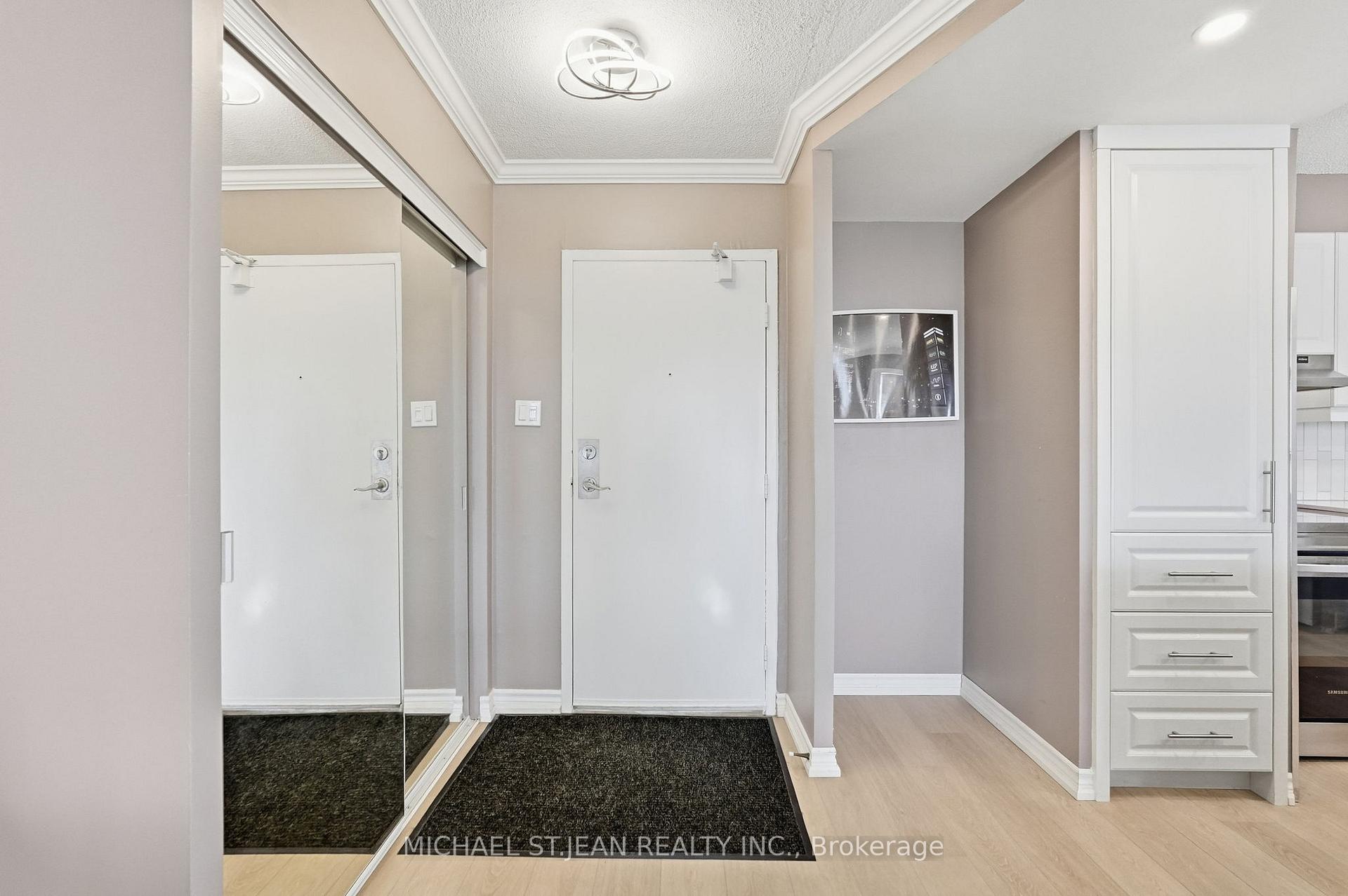 Photo 4 of Unit 705, 301 Frances Avenue, Hamilton, Stoney Creek — HOMEH