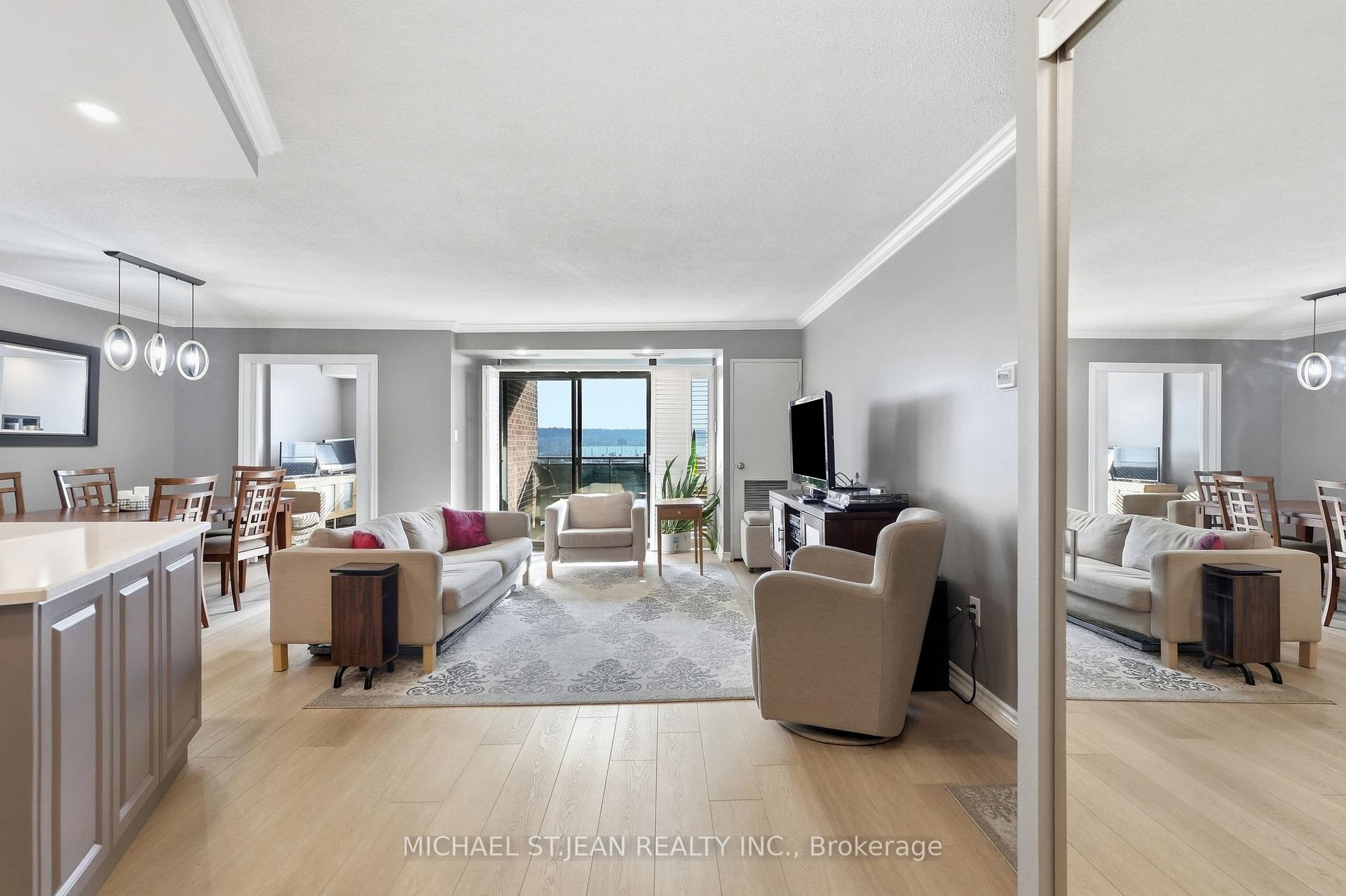 Photo 5 of Unit 705, 301 Frances Avenue, Hamilton, Stoney Creek — HOMEH