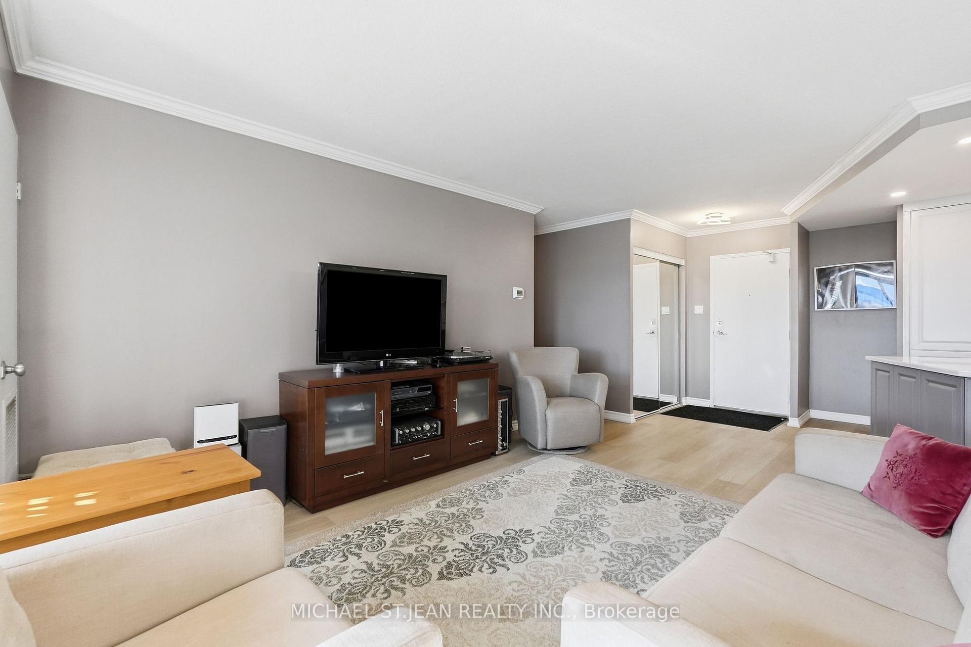 Photo 8 of Unit 705, 301 Frances Avenue, Hamilton, Stoney Creek — HOMEH