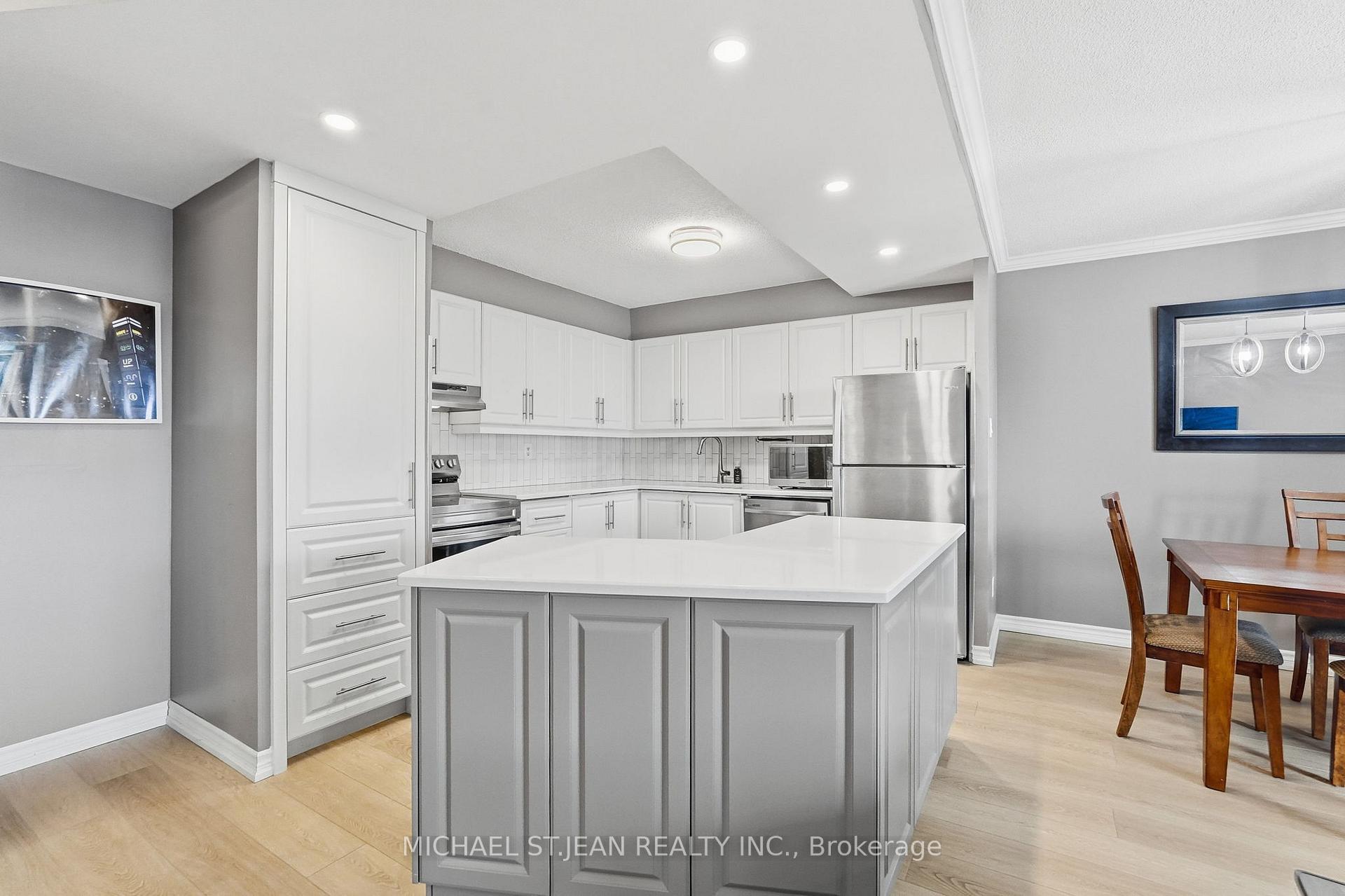 Photo 11 of Unit 705, 301 Frances Avenue, Hamilton, Stoney Creek — HOMEH