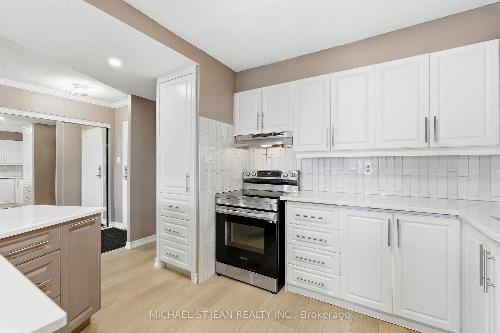 Photo 13 of Unit 705, 301 Frances Avenue, Hamilton, Stoney Creek — HOMEH