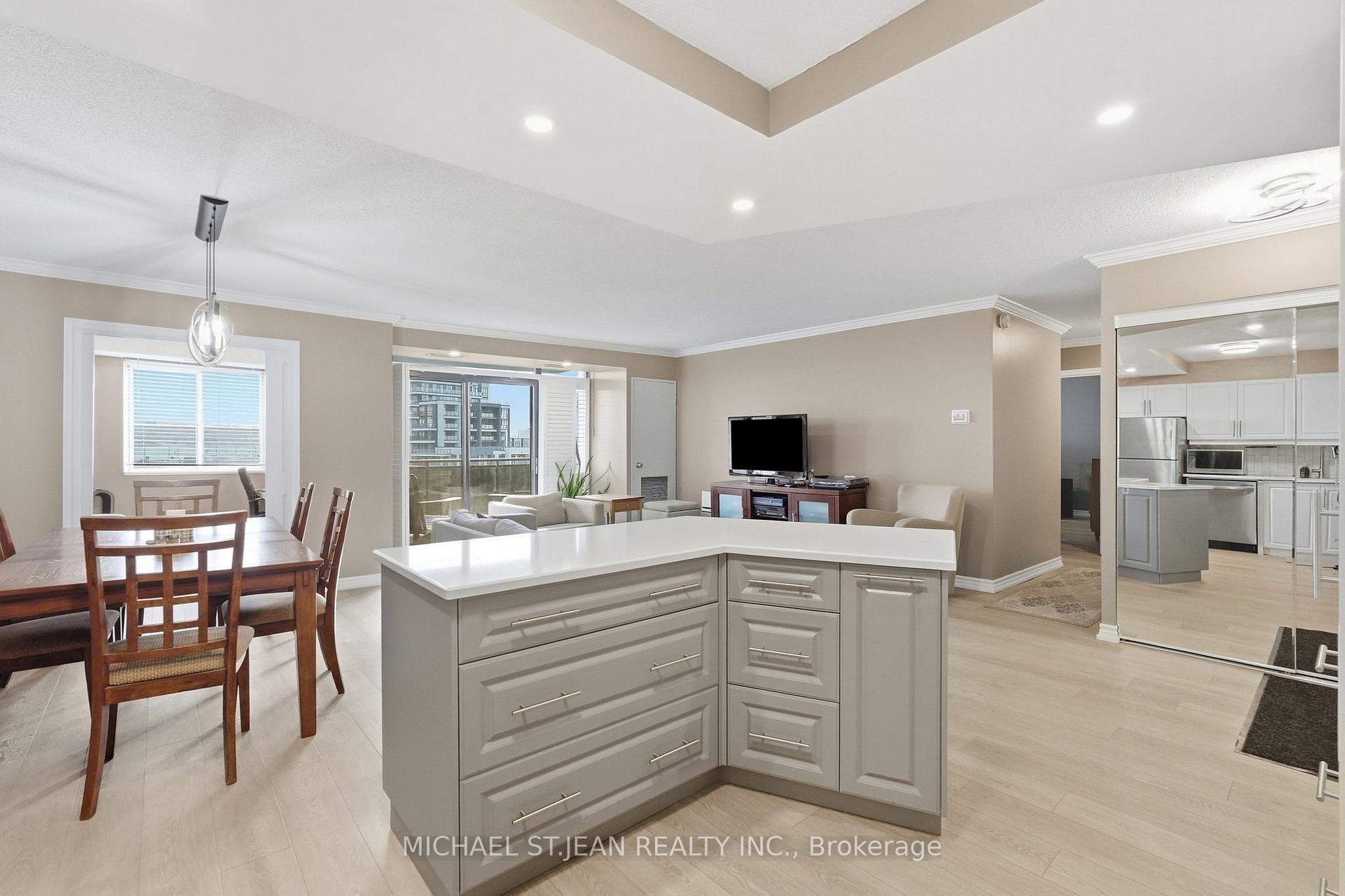 Photo 14 of Unit 705, 301 Frances Avenue, Hamilton, Stoney Creek — HOMEH