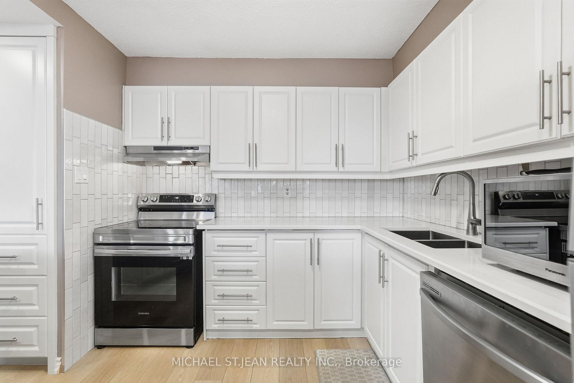 Photo 15 of Unit 705, 301 Frances Avenue, Hamilton, Stoney Creek — HOMEH