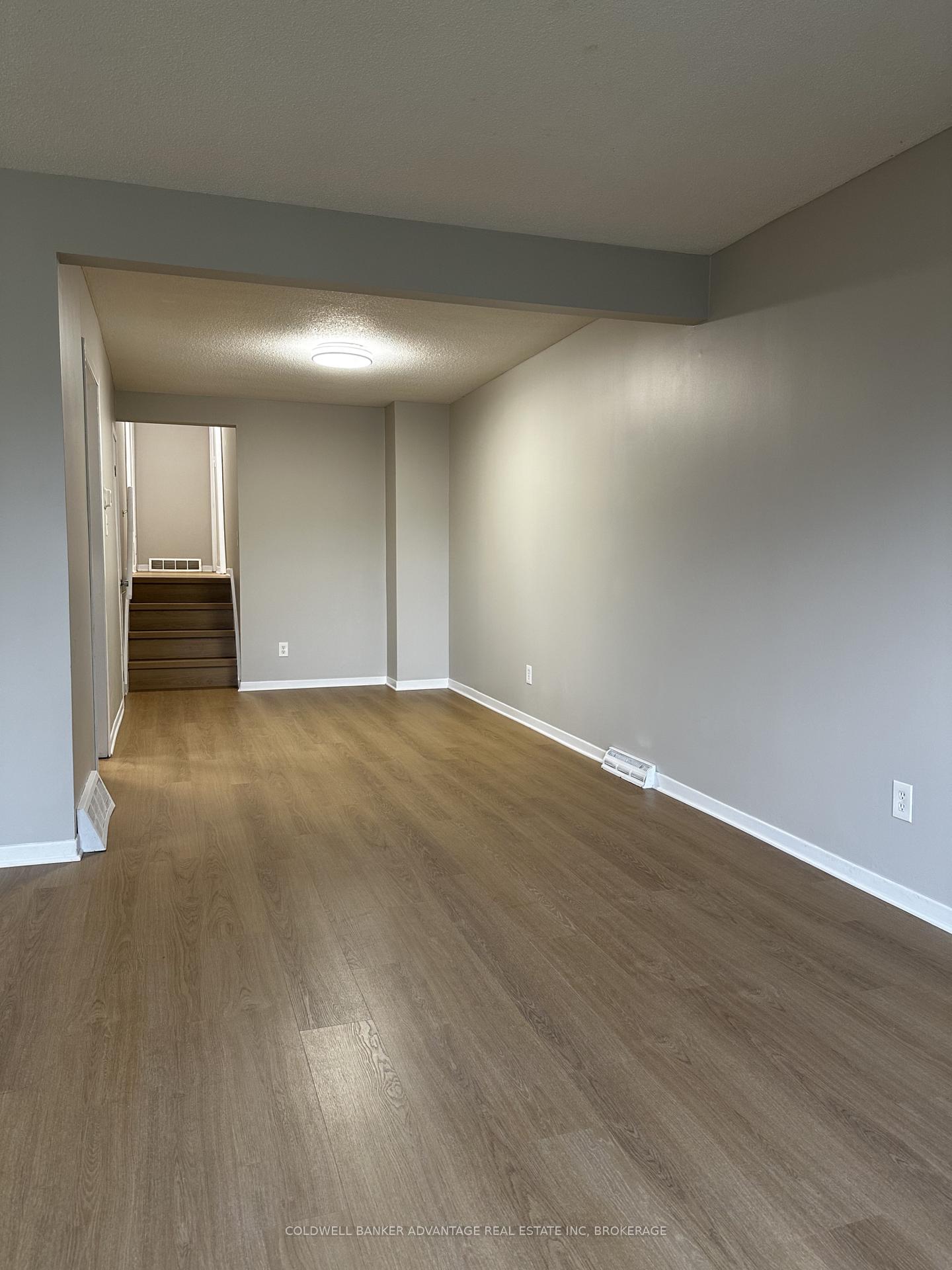 Photo 5 of 23 Fairlawn Crescent, Welland, Prince Charles — HOMEH