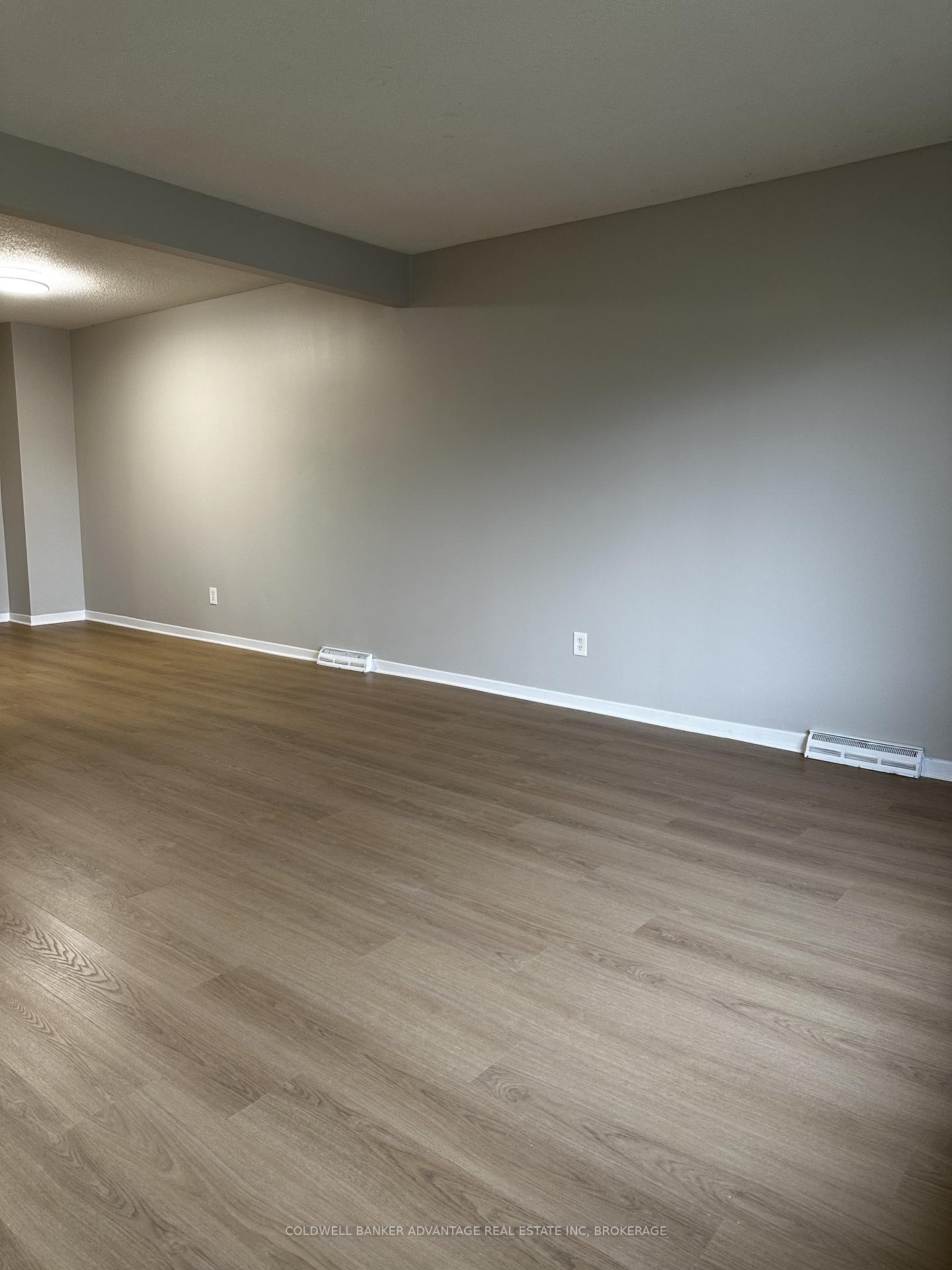 Photo 4 of 23 Fairlawn Crescent, Welland, Prince Charles — HOMEH