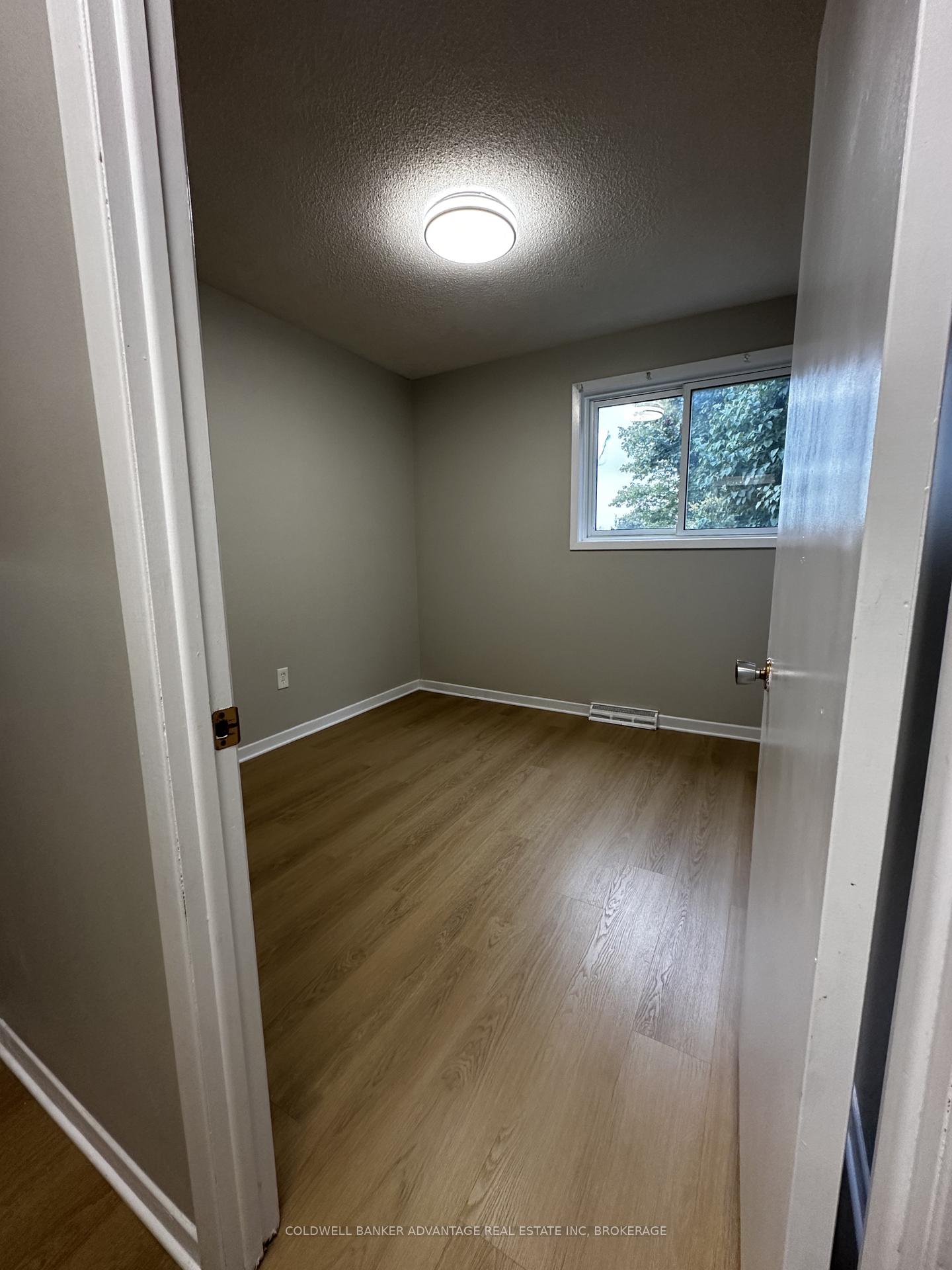 Photo 9 of 23 Fairlawn Crescent, Welland, Prince Charles — HOMEH