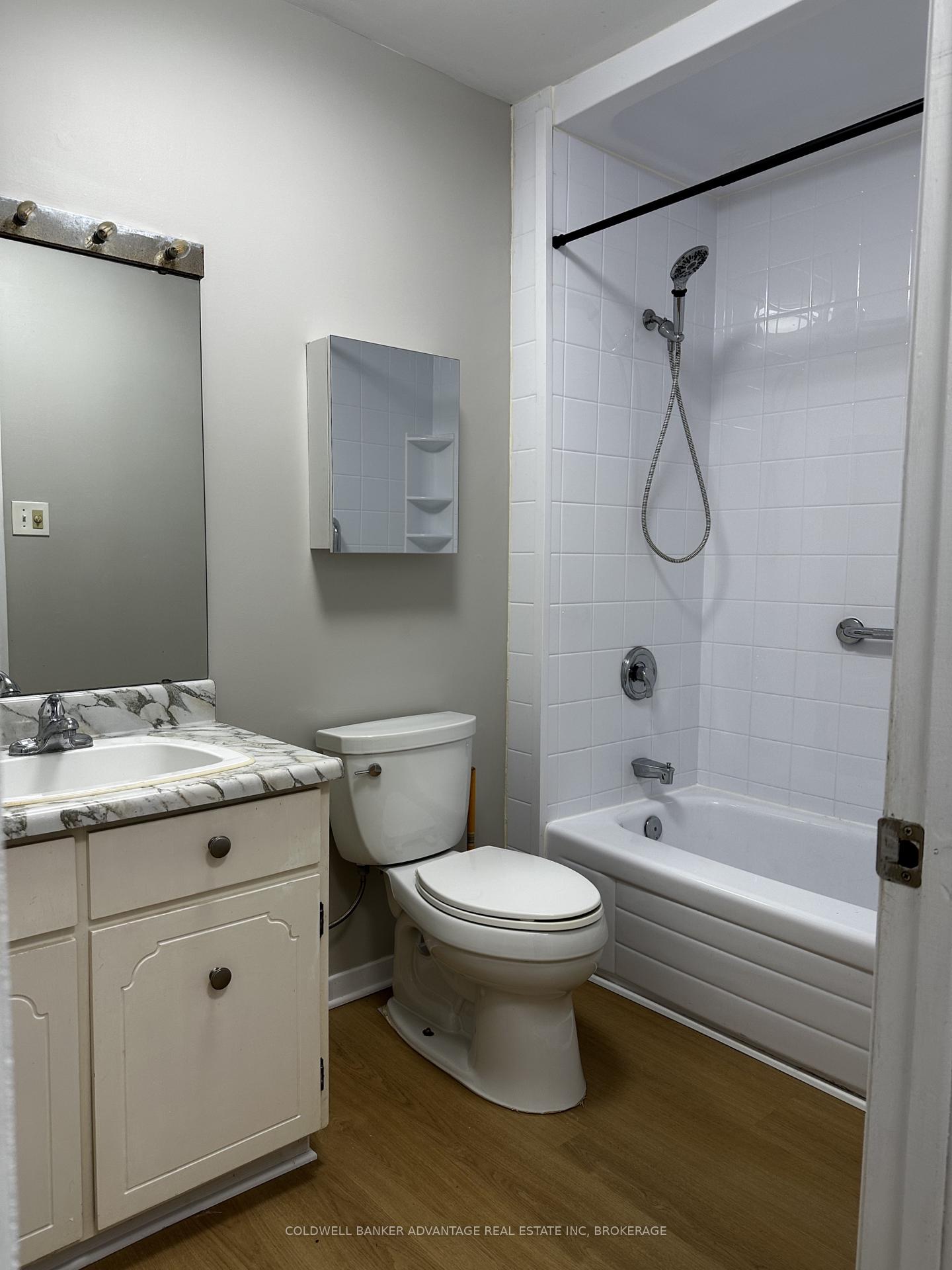 Photo 10 of 23 Fairlawn Crescent, Welland, Prince Charles — HOMEH