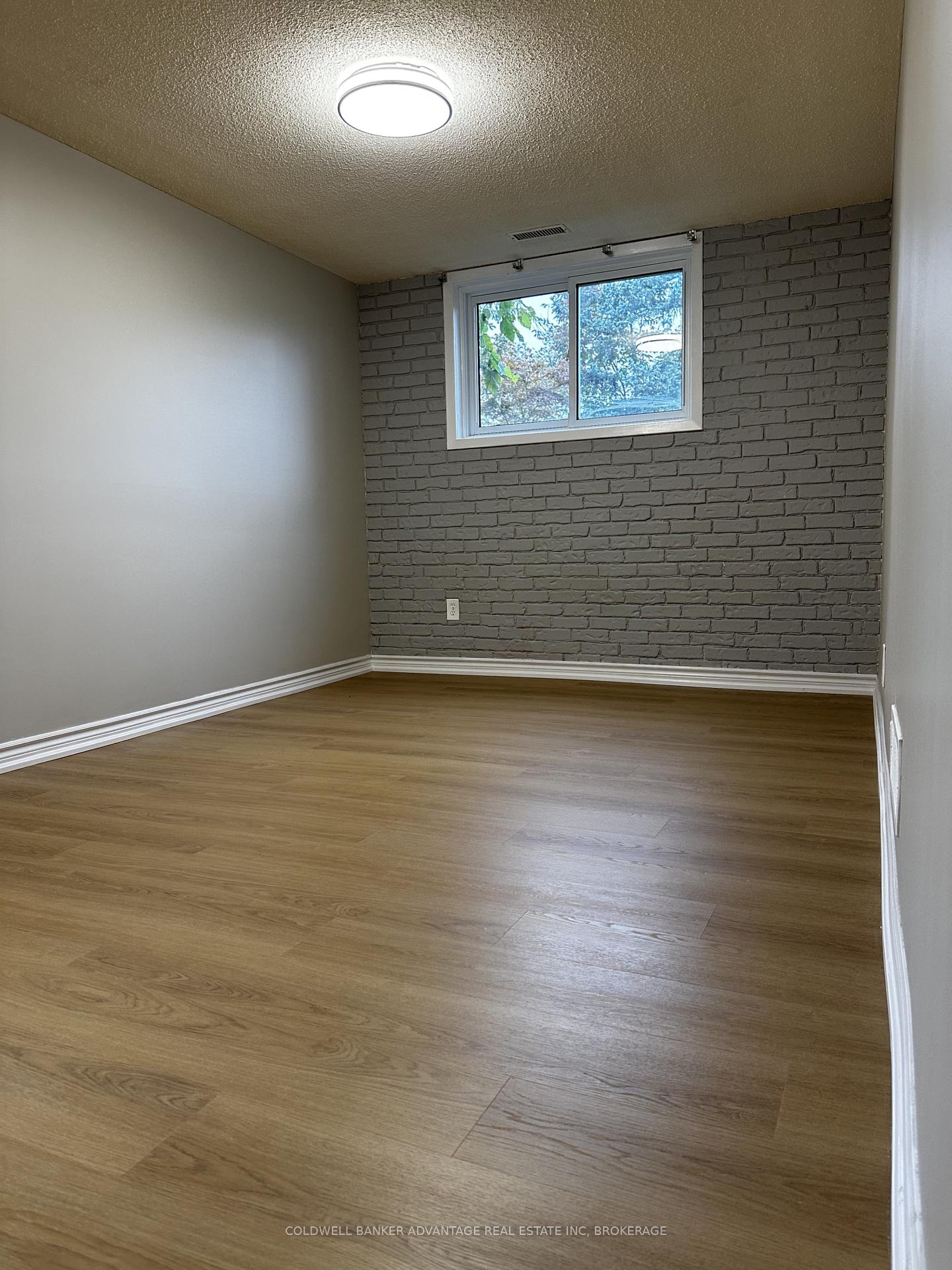 Photo 12 of 23 Fairlawn Crescent, Welland, Prince Charles — HOMEH