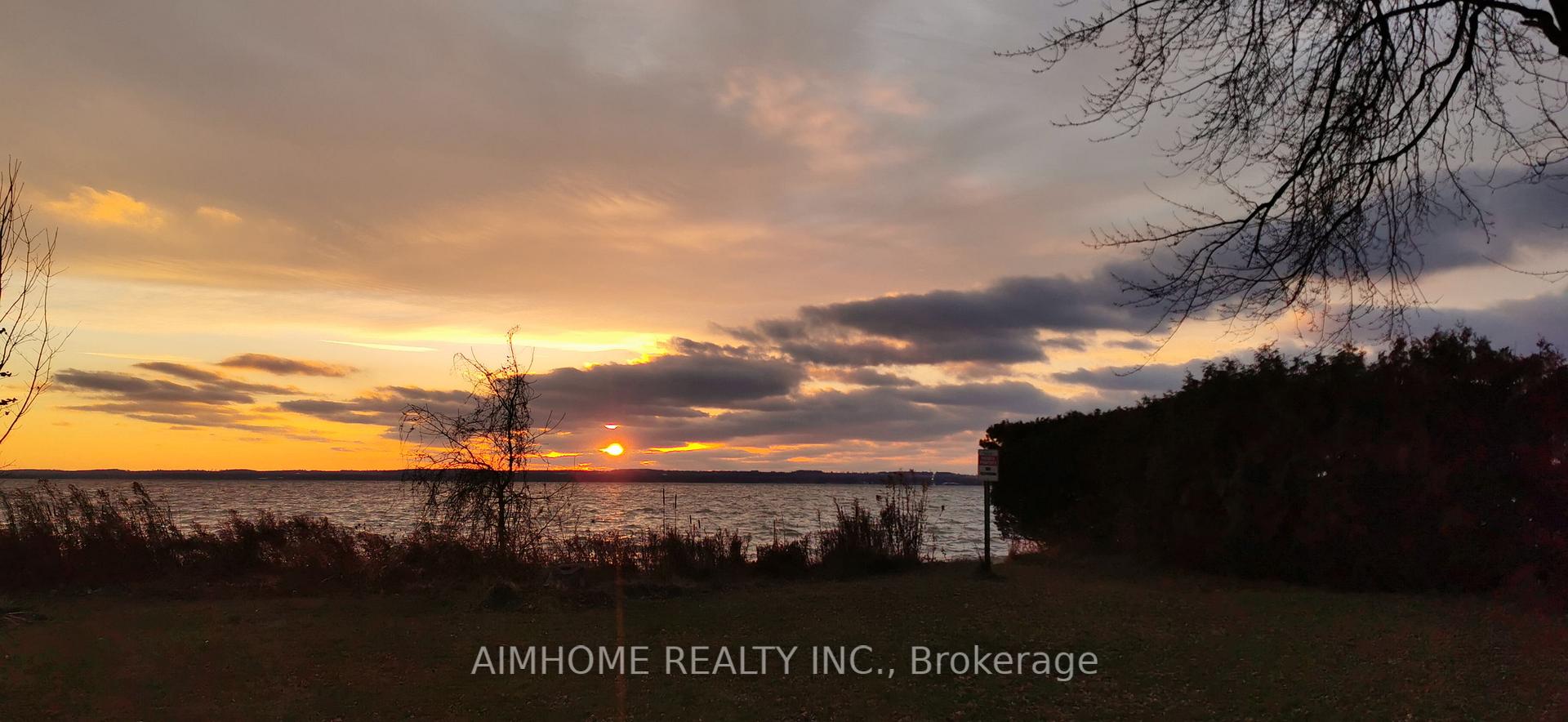 Photo 4 of Unit 1, 19 Shoreline Place, Georgina, Keswick North — HOMEH