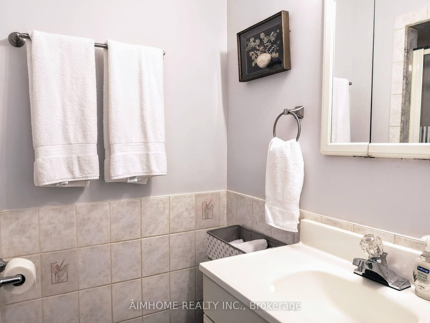 Photo 5 of Unit 1, 19 Shoreline Place, Georgina, Keswick North — HOMEH