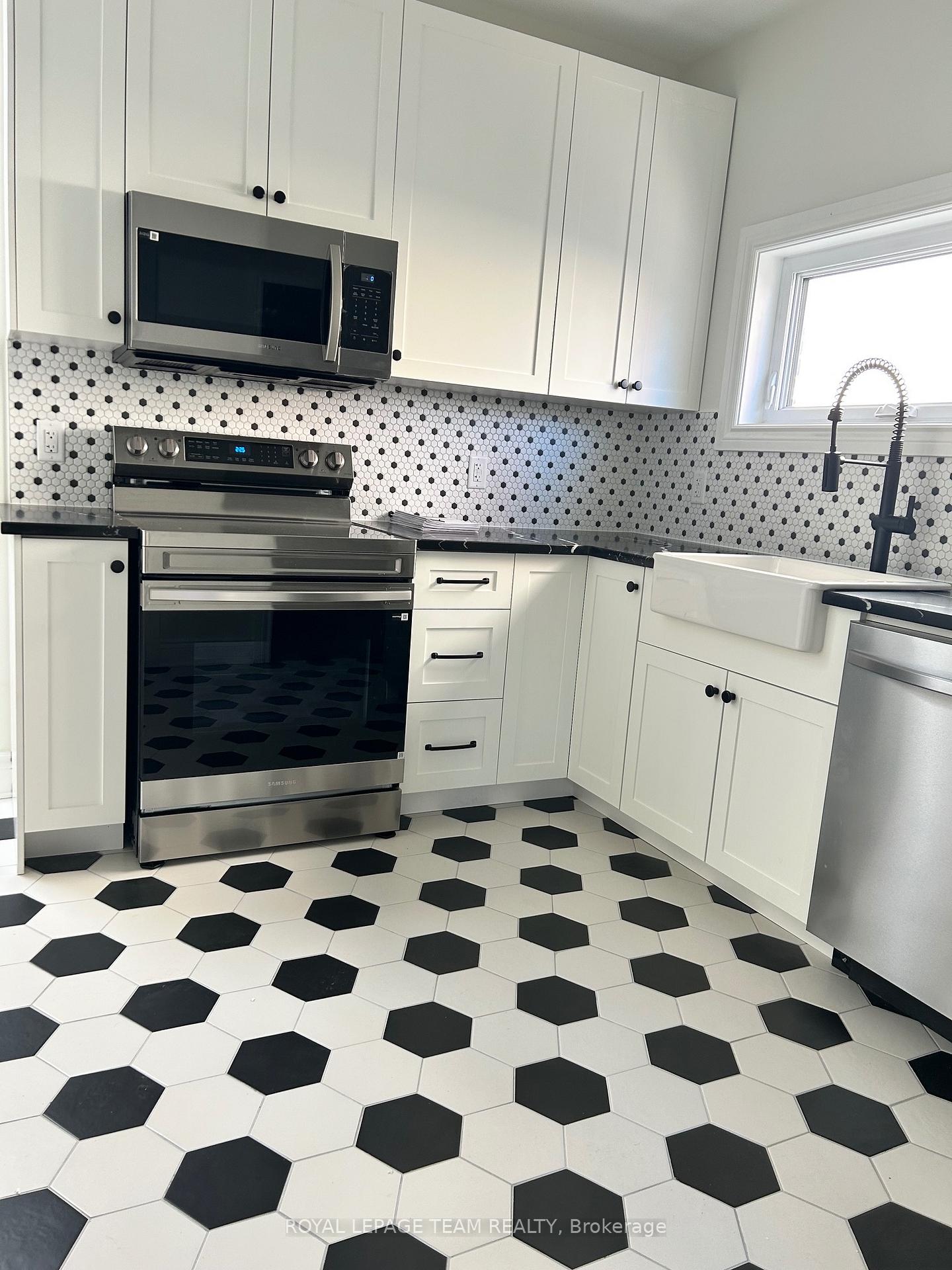 Photo 10 of 238 Bruyere Street, Ottawa, Lower Town/Byward Market — HOMEH