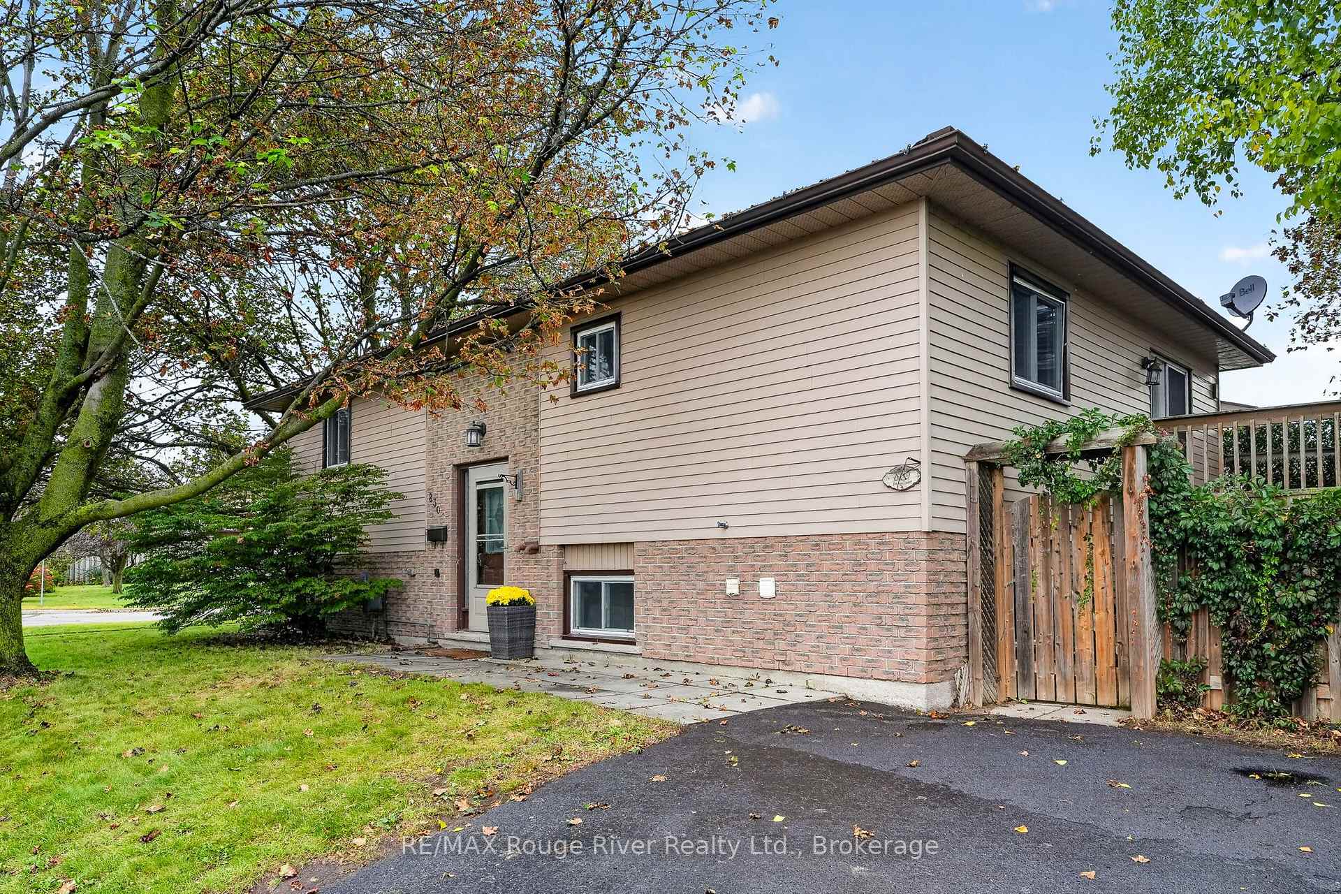 Photo 3 of 830 Ewing Court, Cobourg — HOMEH