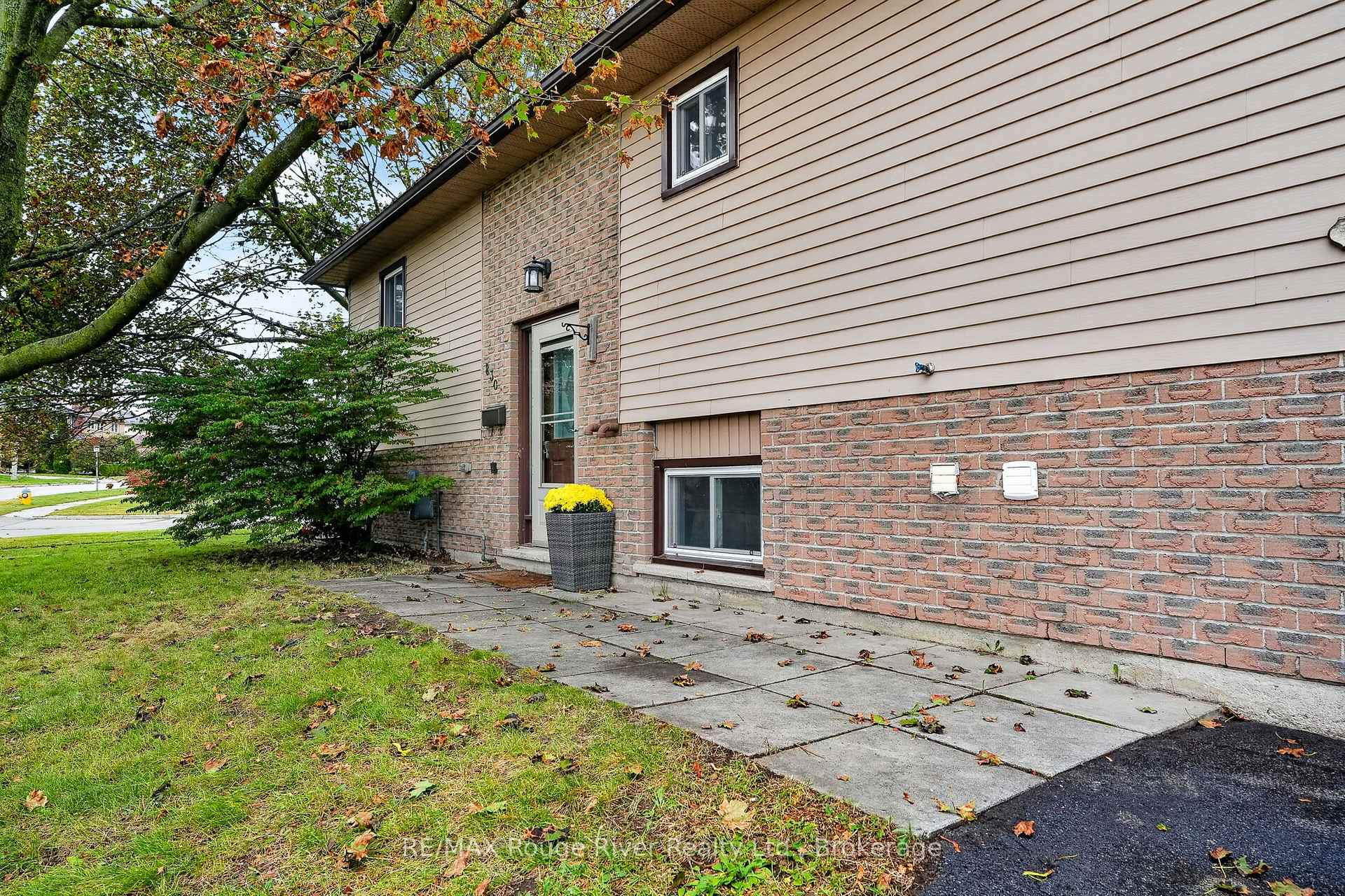 Photo 5 of 830 Ewing Court, Cobourg — HOMEH